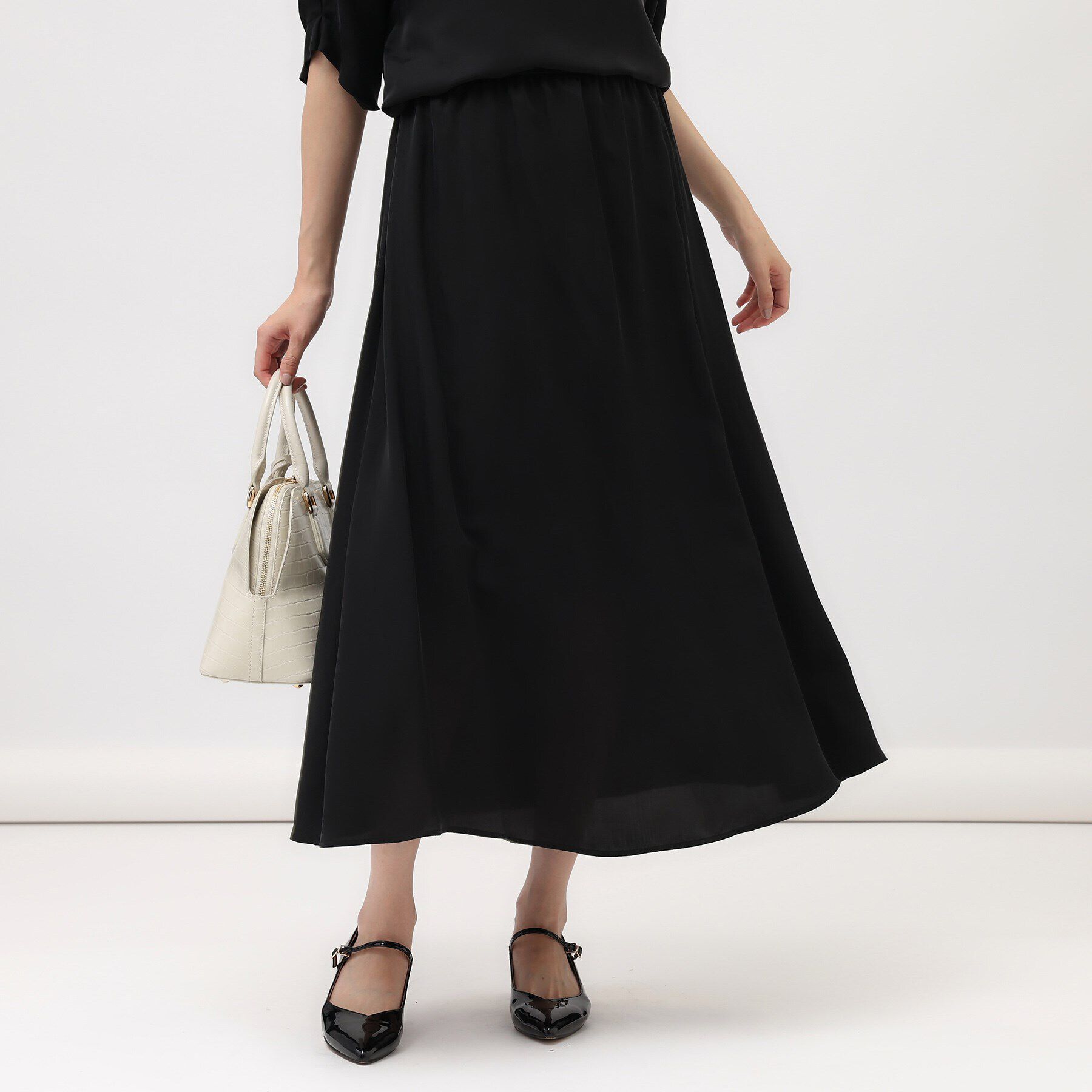 UNTITLED「【セットアップ可/ウエストゴム/パウダータッチ】シルキーキュプラ ロングスカート」|スカート|ブラック(019)