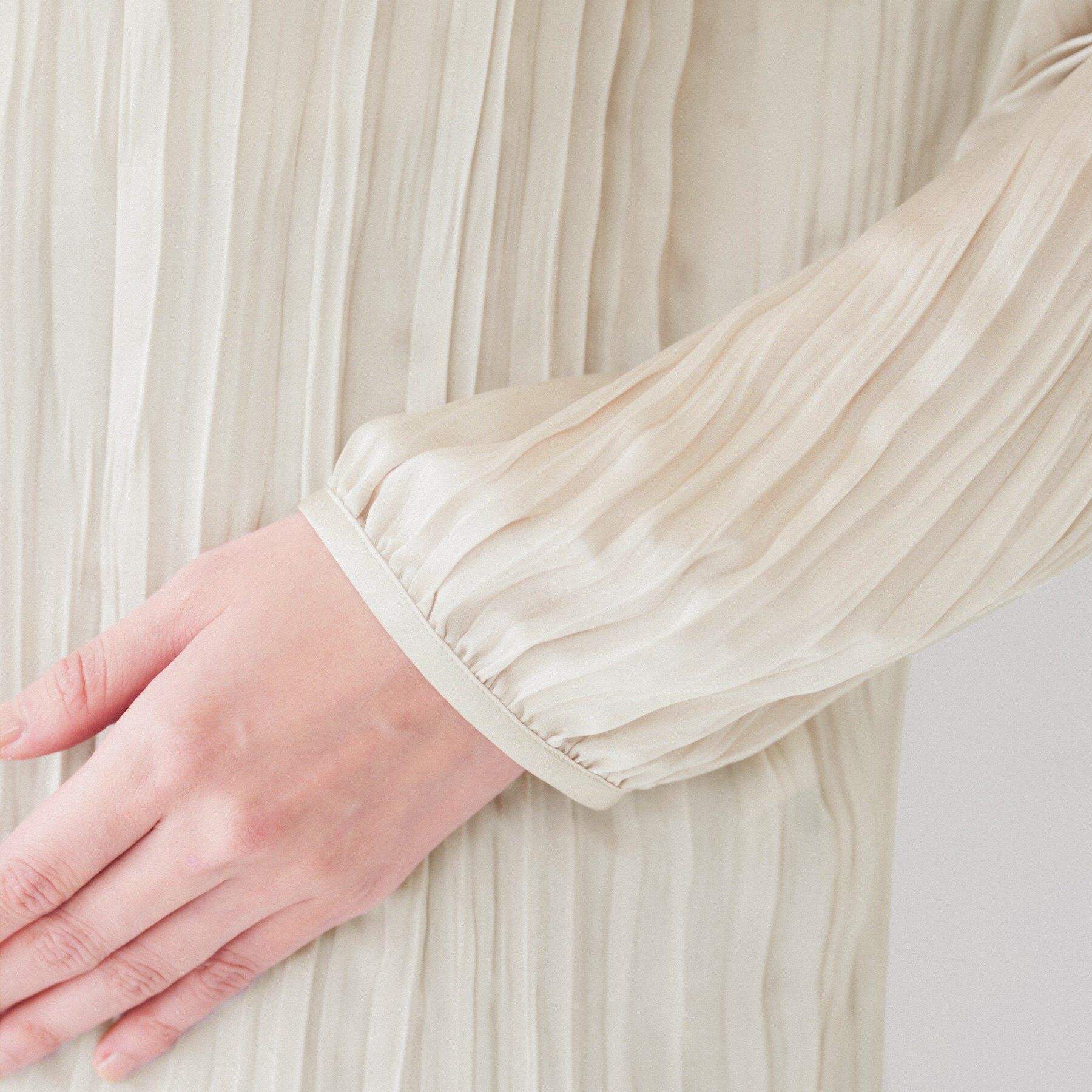 UNTITLED「【きれいめ/エレガント】サテンオーガンジー インナーブラウス」|シャツ・ブラウス|