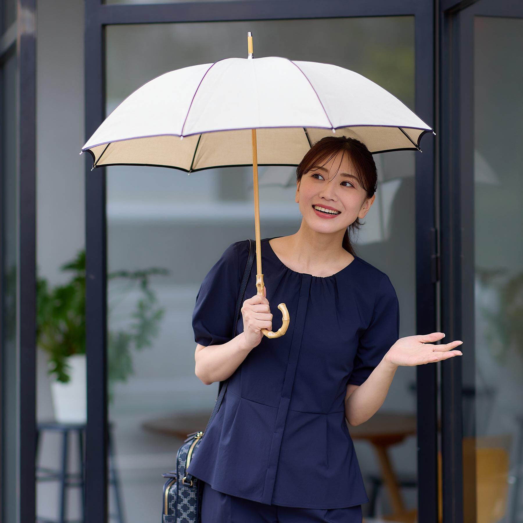 Reflect「【晴雨兼用／紫外線遮蔽率99％以上／雨の日もおしゃれに◎】バンブーハンドル長傘」|傘|グレージュ(550)