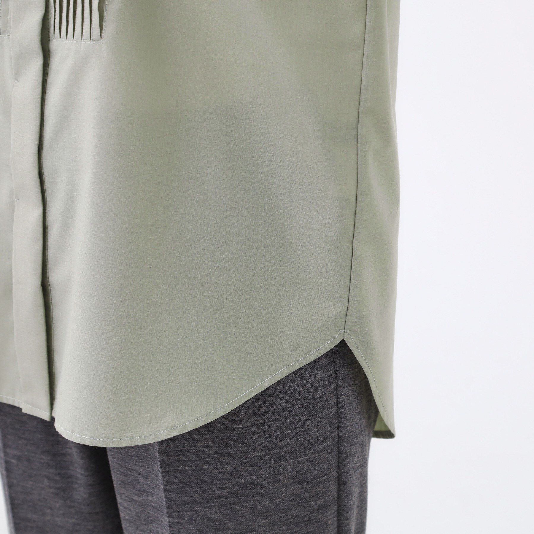 Reflect「【程よいゆとり感／体型カバー】ピンタックデザインシャンブレーブラウス」|シャツ・ブラウス|