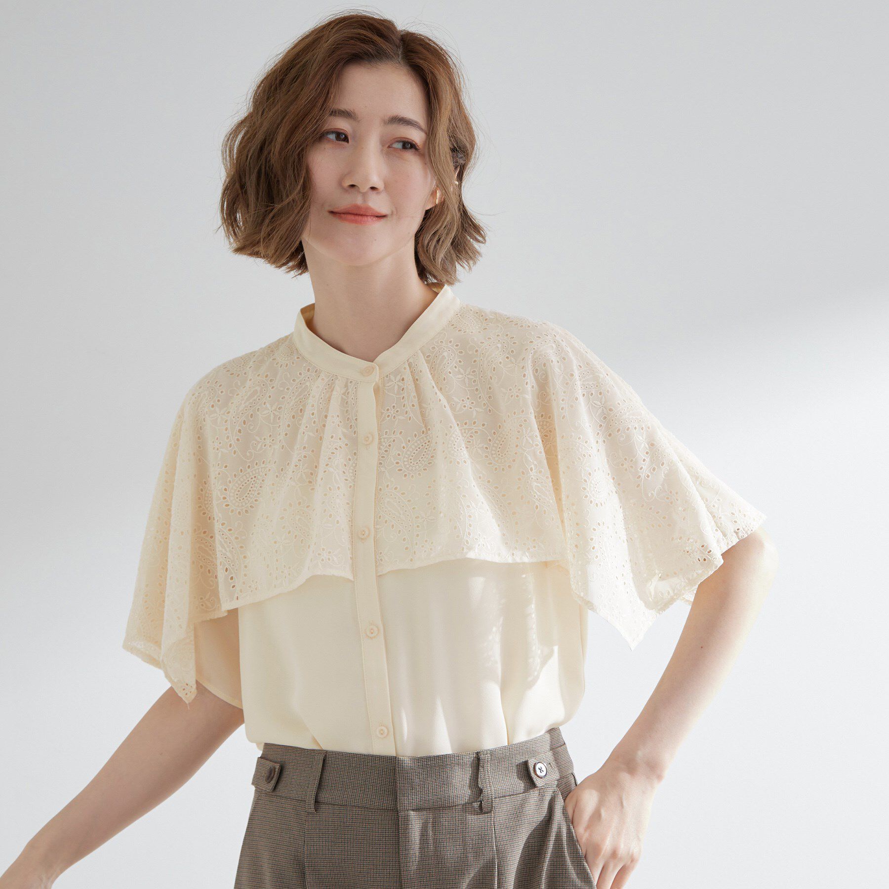 grove「透け感と刺繍で魅せる　ペイズリー刺繍ケープブラウス」|シャツ・ブラウス|