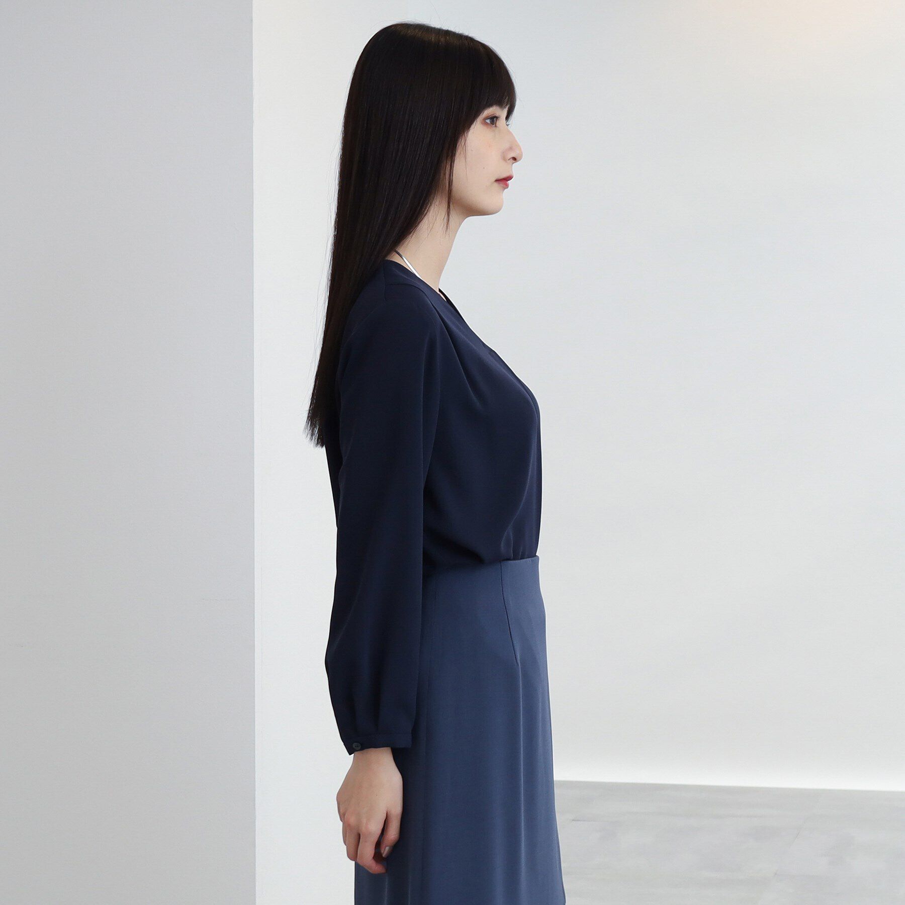 INDIVI「【洗える/通勤/UV/吸水速乾】Vネックブラウス」|シャツ・ブラウス|