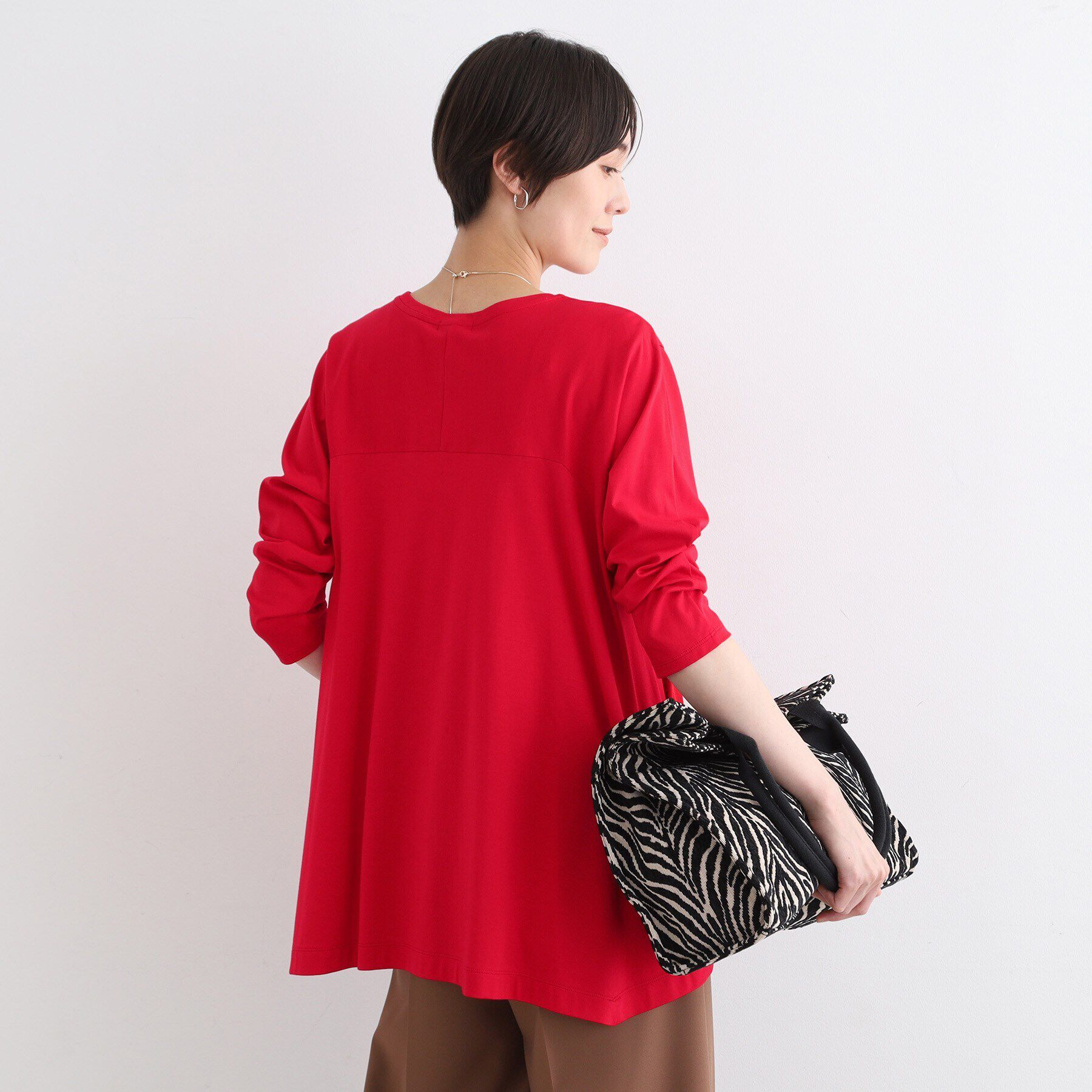 INDIVI「【洗える／キレイめ/日本製】バックフレア ロングTシャツ」|Tシャツ・カットソー|