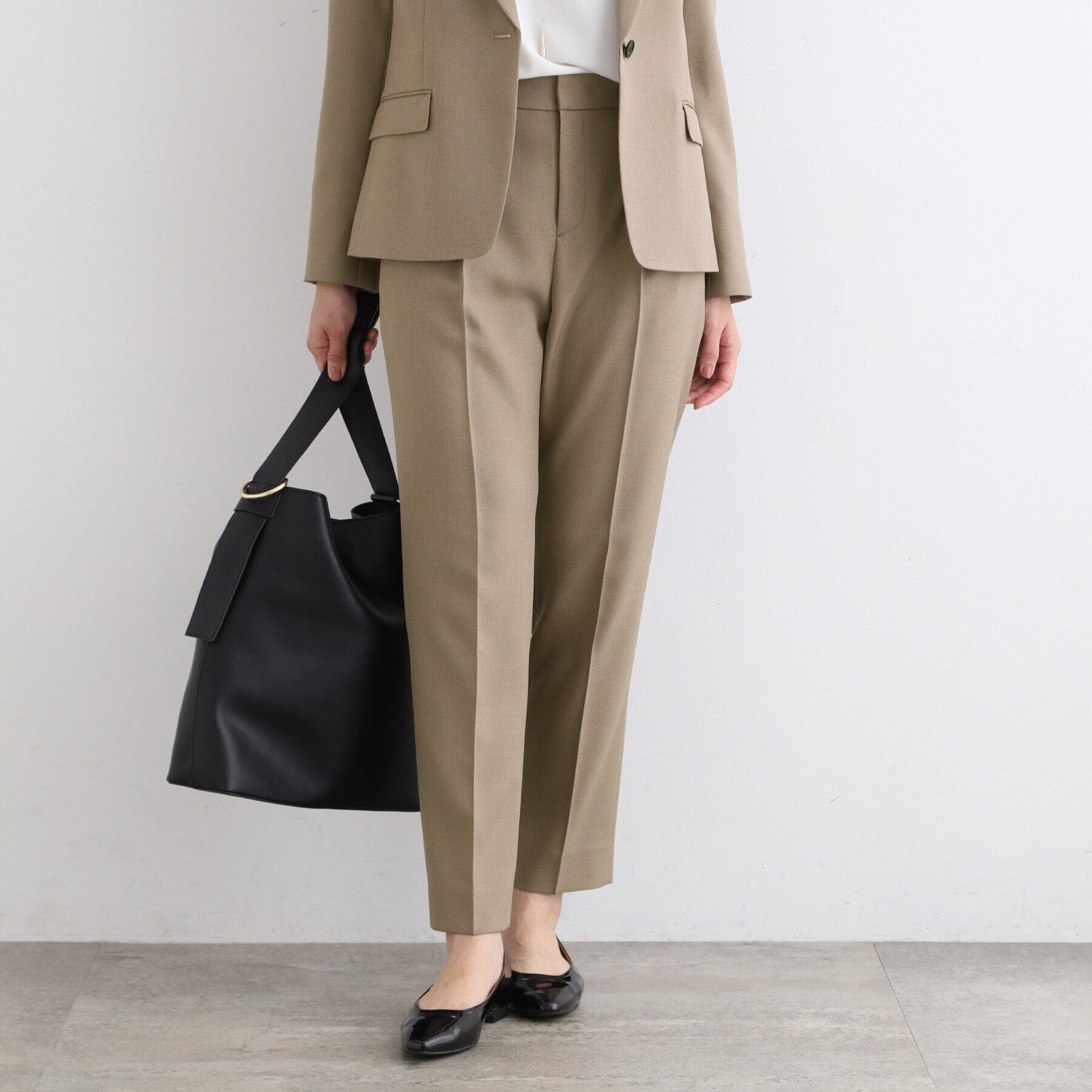 INDIVI「【洗える／UVケア／定番スーツ】ウール調テーパードパンツ」|スーツ|ベージュ(052)
