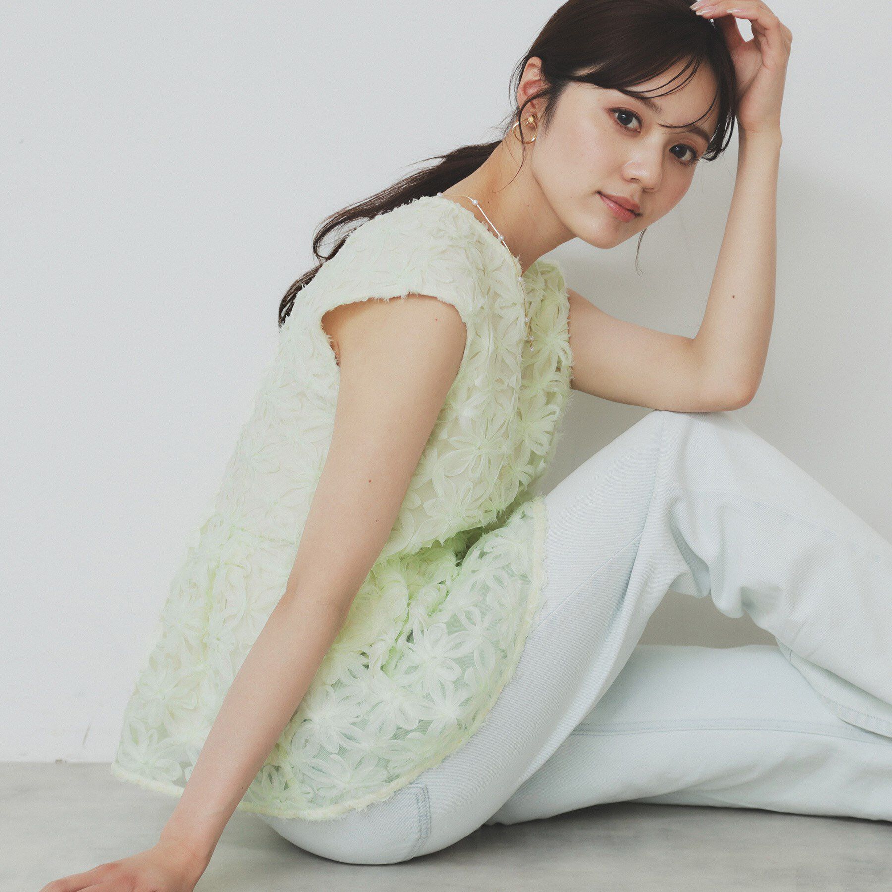 index「フラワーチュール刺繍ペプラムブラウス【洗える】」|シャツ・ブラウス|ライトグリーン(02