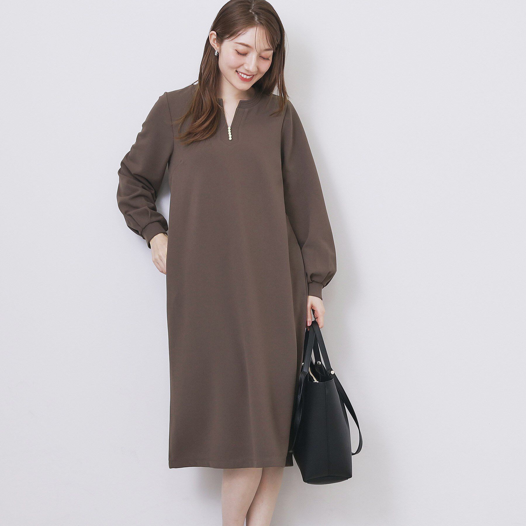 index「パール調ボタン付きキーネックワンピース【洗濯機OK】《S～3L》」|ワンピース|
