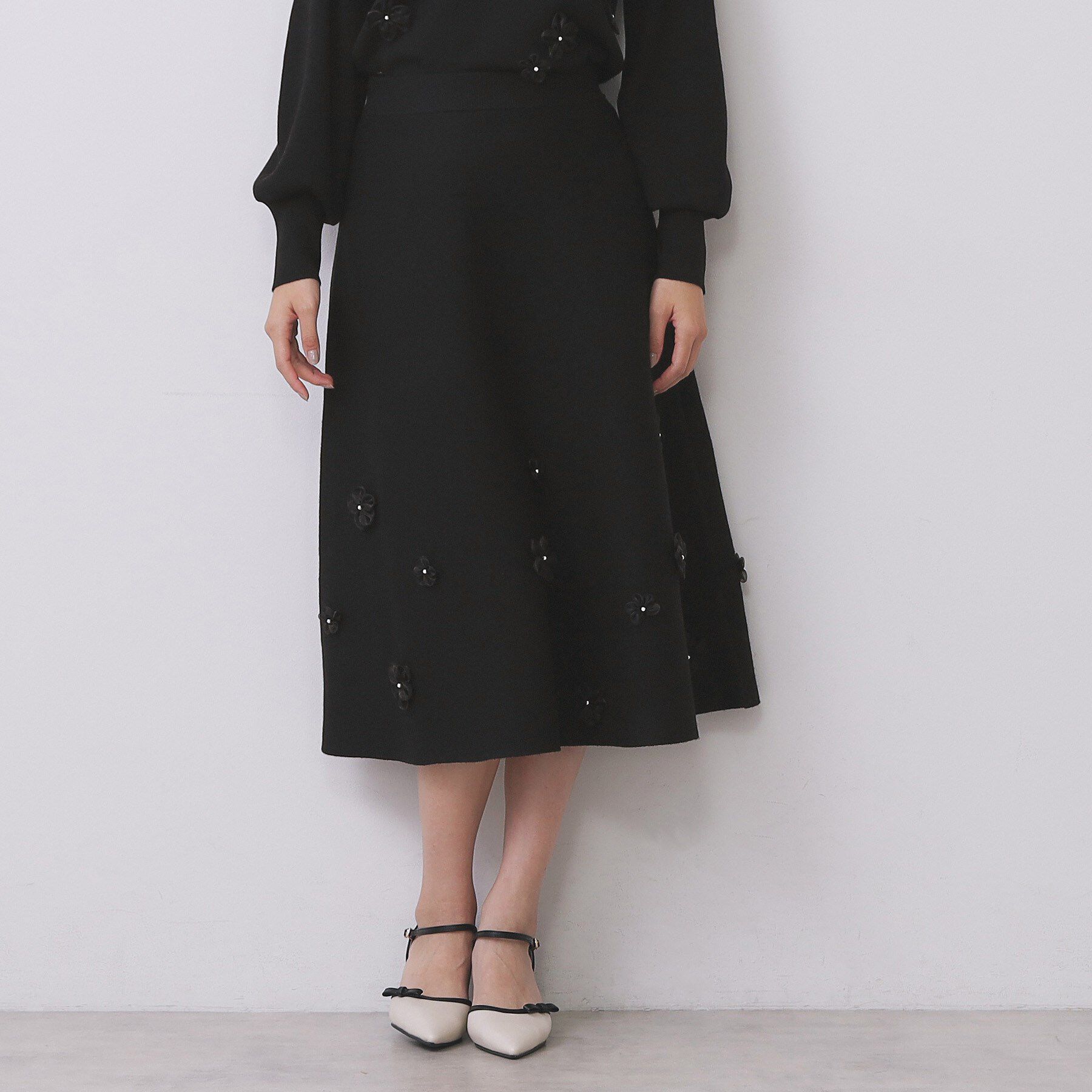 新品タグ付き　ellie ブラック ニットフレアスカート 新品タグ付き ellie ブラック ニットフレアスカート ELLIE JQフレア