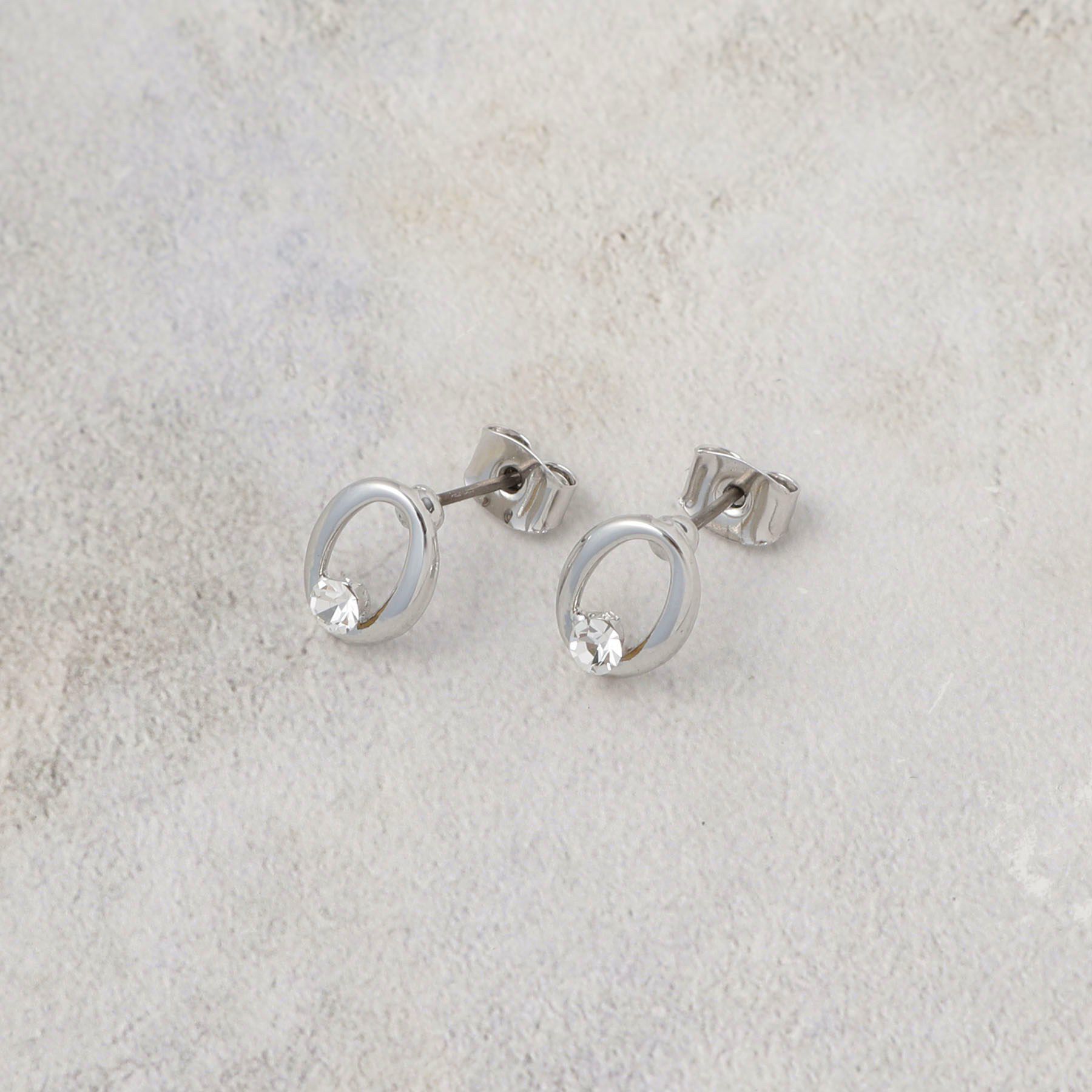 OPAQUE.CLIP「オーバルメタル&times;ビジューミニピアス」|ピアス|シルバー(006)