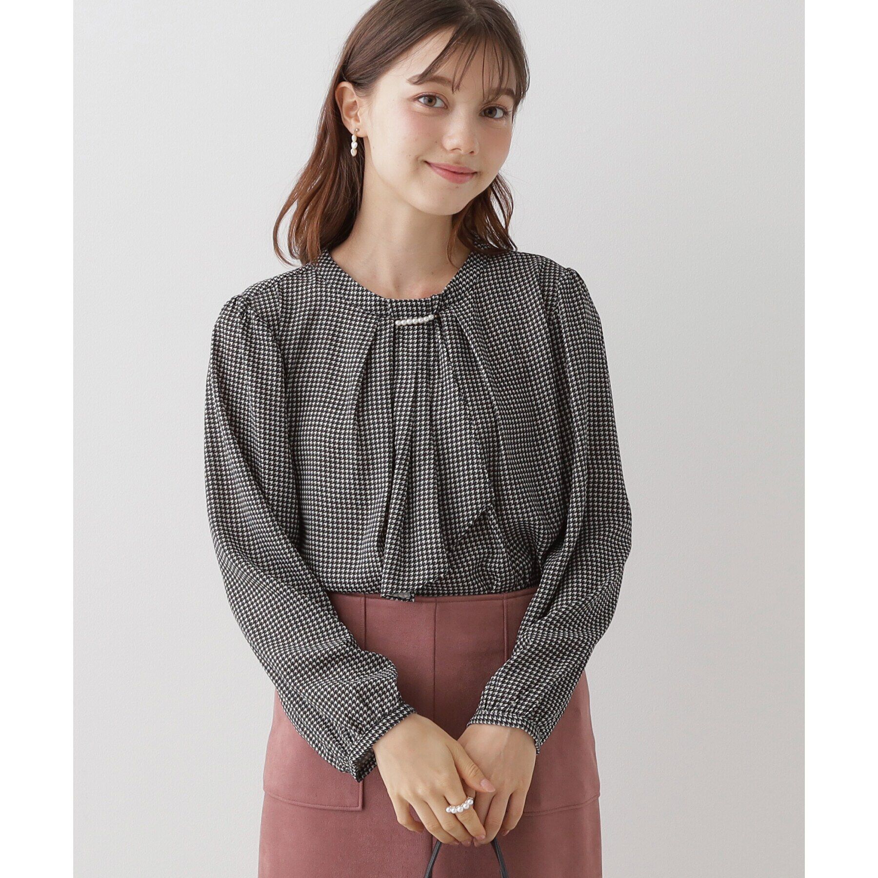 Couture broach「【一枚でキマる・華やかブラウス】チェックプリントタイブラウス」|シャツ・ブラウス|ﾌﾞﾗｯｸ(119)