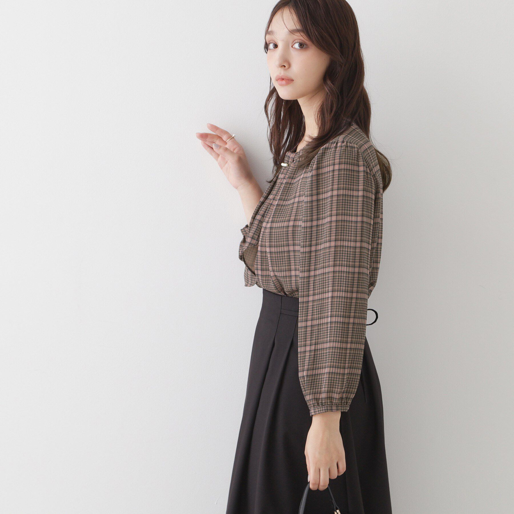 Couture broach「【一枚でキマる・華やかブラウス】チェックプリントタイブラウス」|シャツ・ブラウス|