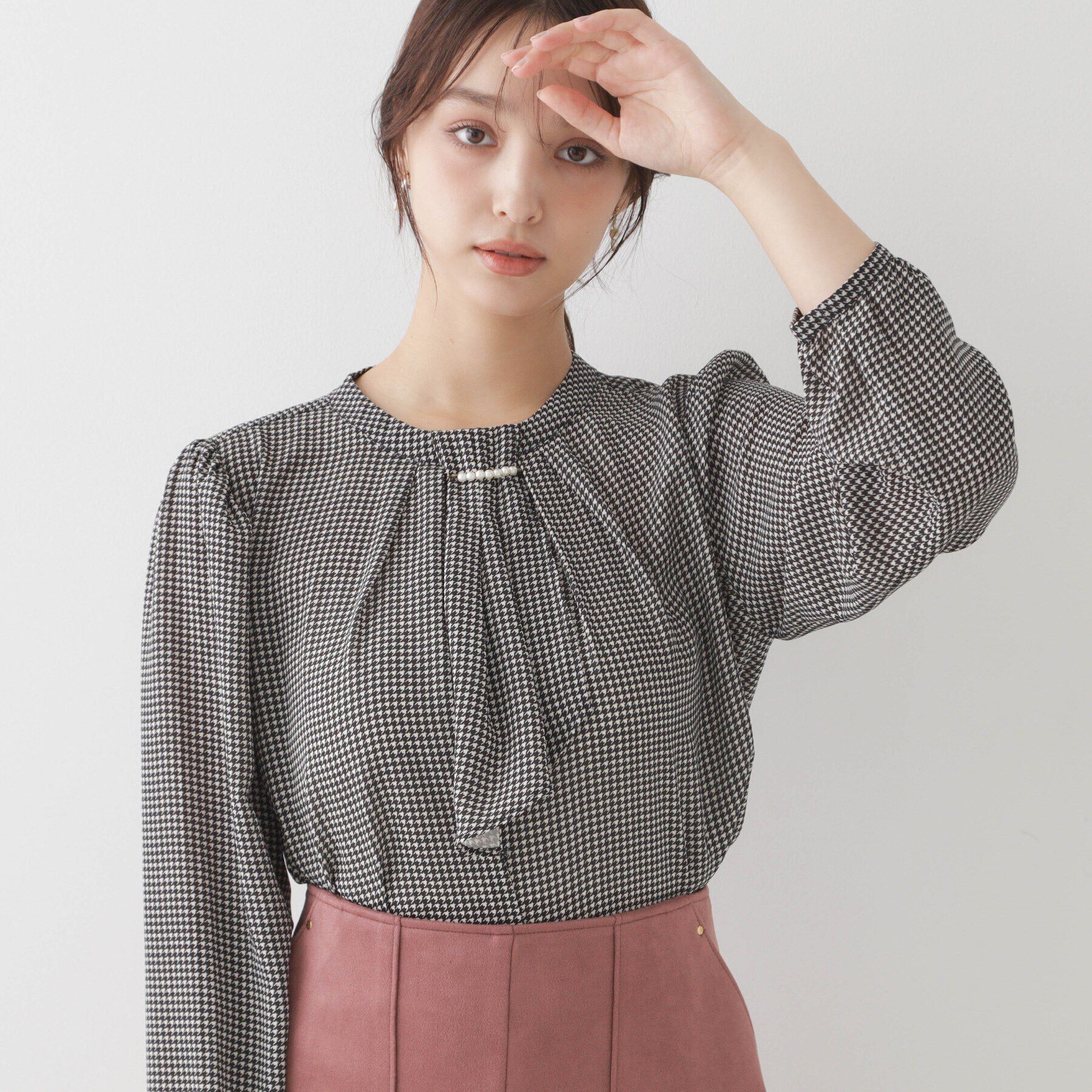 Couture broach「【一枚でキマる・華やかブラウス】チェックプリントタイブラウス」|シャツ・ブラウス|