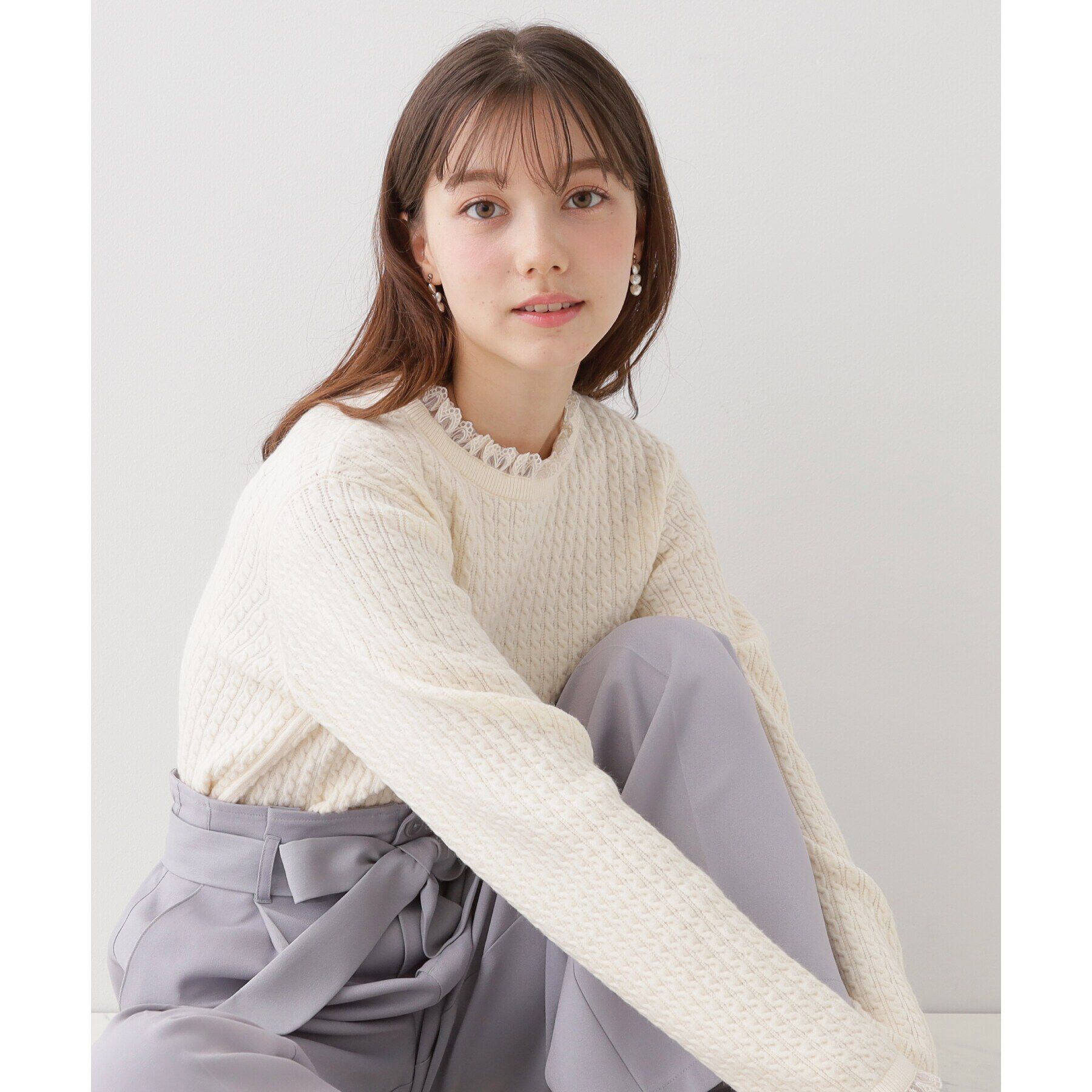 Couture broach「【大人フェミニンを叶える】レース細ケーブルバックリボンニット」|ニット・セーター|