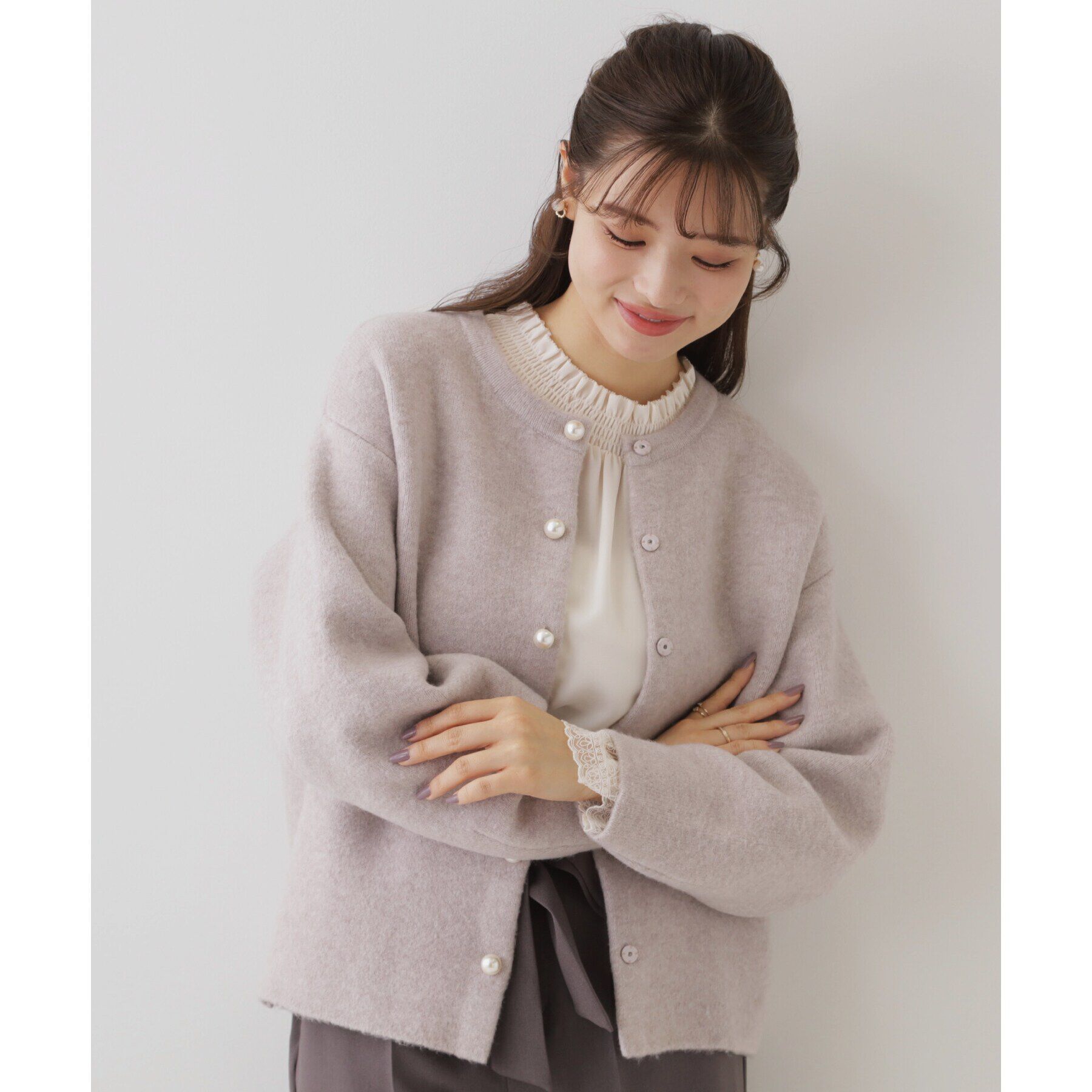 Couture broach「【上品仕立て】パール調釦コクーンニットジャケット」|ノーカラージャケット|ﾗｲﾄｸﾞﾚｰ(011)