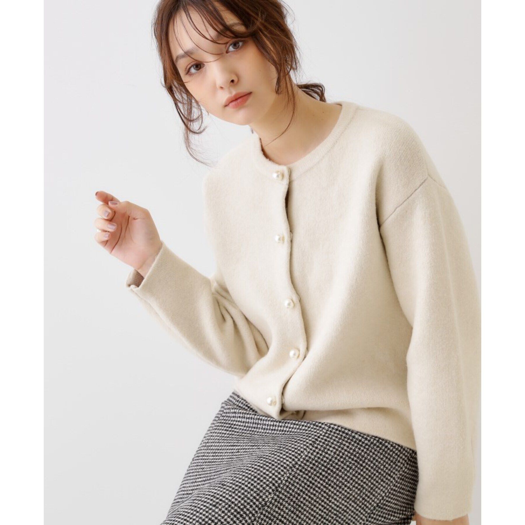 Couture broach「【上品仕立て】パール調釦コクーンニットジャケット」|ノーカラージャケット|