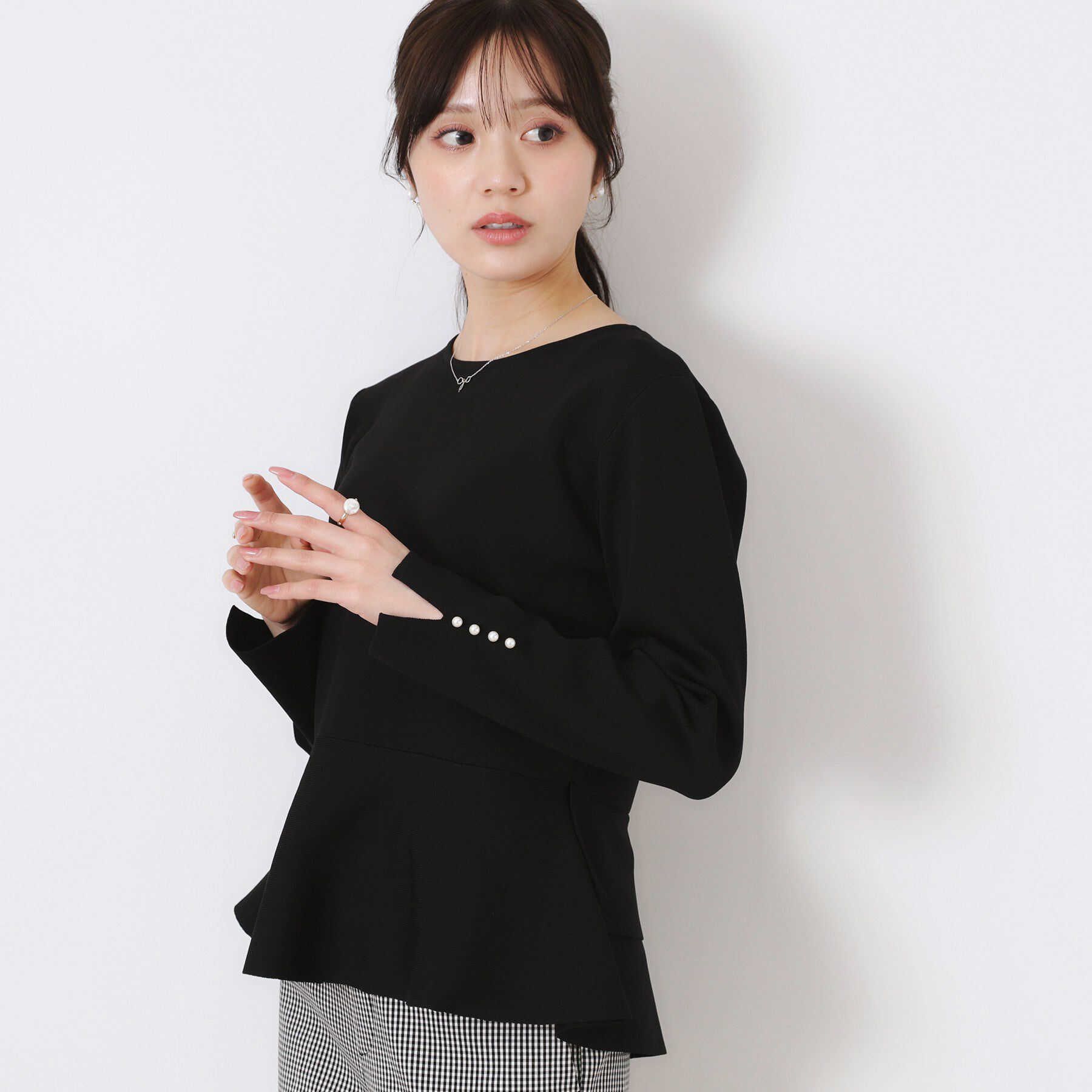 Couture broach「【大人可愛い・通勤】バックパール調ペプラムニット」|ニット・セーター|