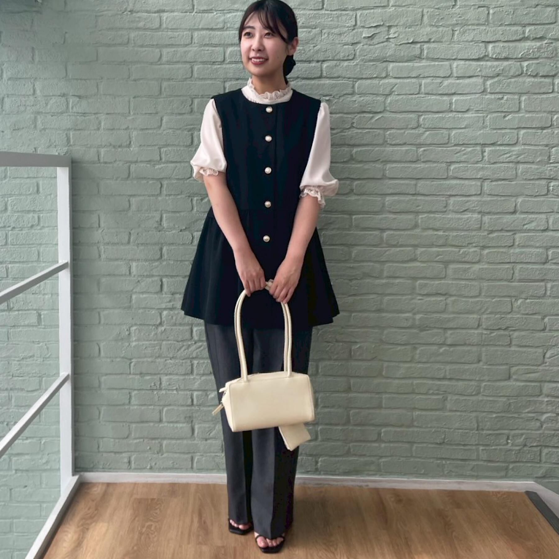 Couture broach「【フェミニン・きれいめ】ゴールド釦ペプラムジレ」|ベスト・ジレ|