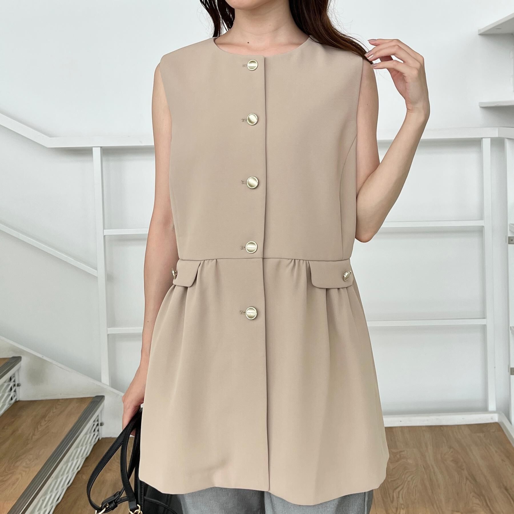 Couture broach「【フェミニン・きれいめ】ゴールド釦ペプラムジレ」|ベスト・ジレ|