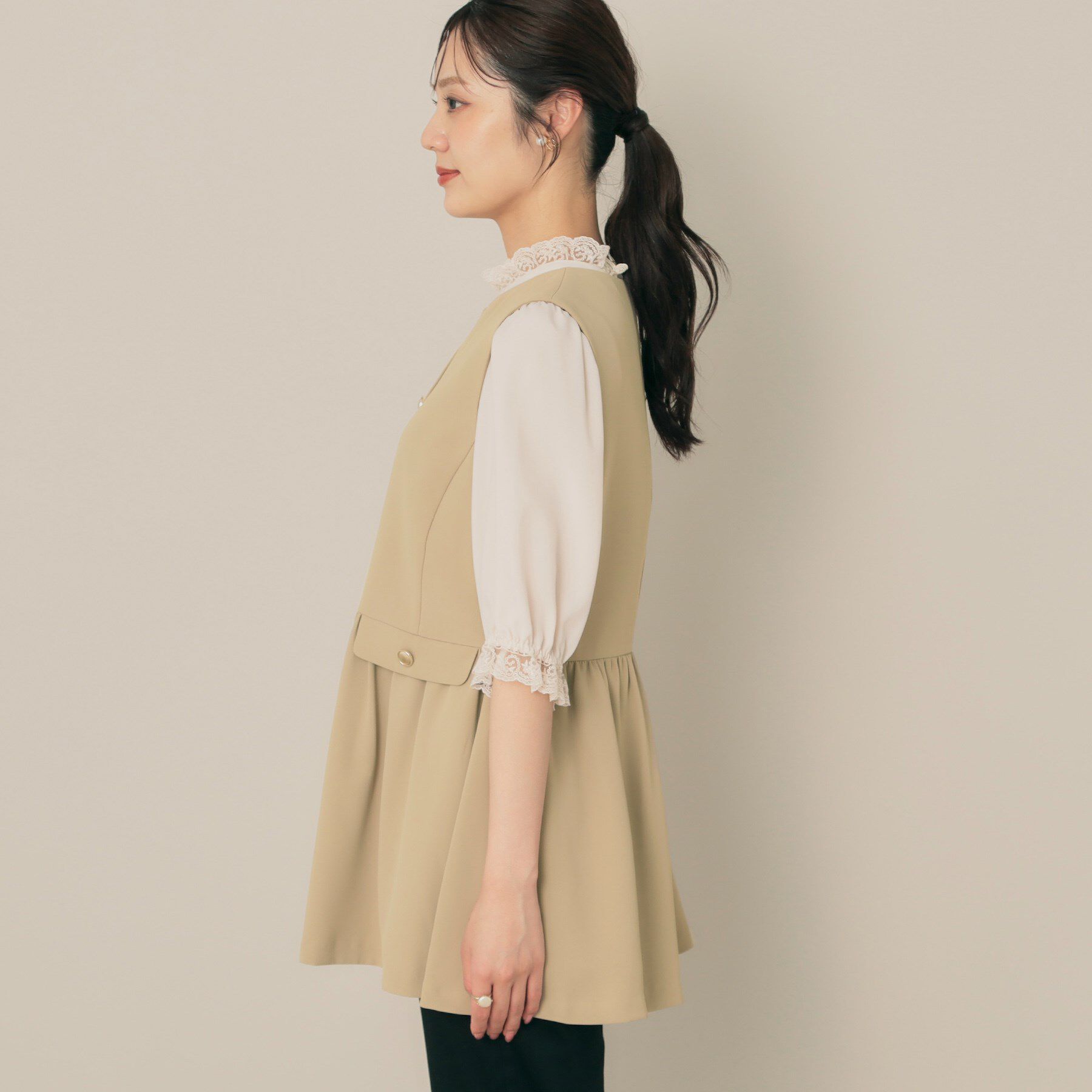 Couture broach「【フェミニン・きれいめ】ゴールド釦ペプラムジレ」|ベスト・ジレ|