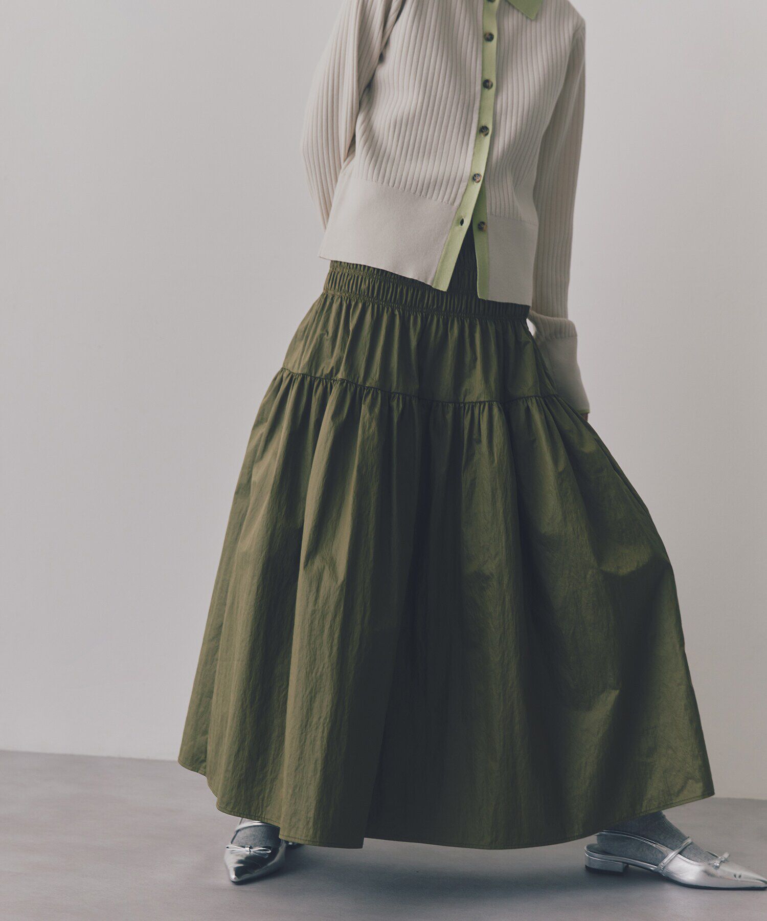  「シャイニーティアードスカート」|スカート|カーキ
