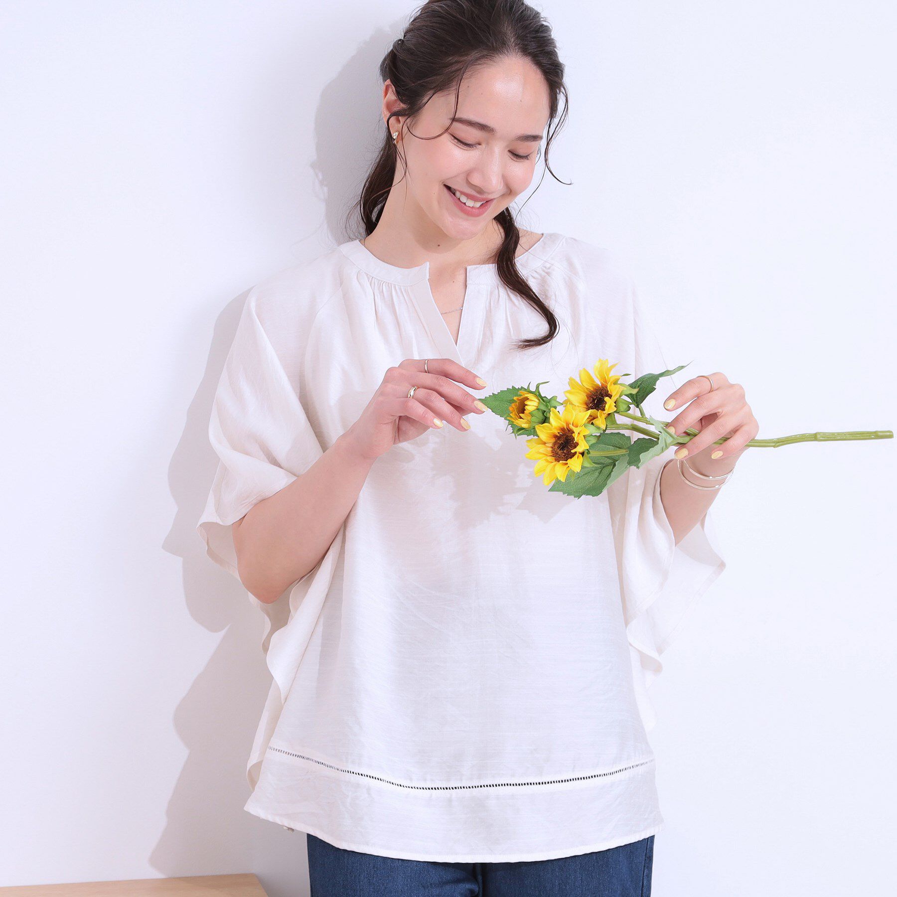 SHOO･LA･RUE「【洗える/ひんやり】涼しく体型カバー お袖フレア ドレープブラウス」|シャツ・ブラウス|アイボリー(004)