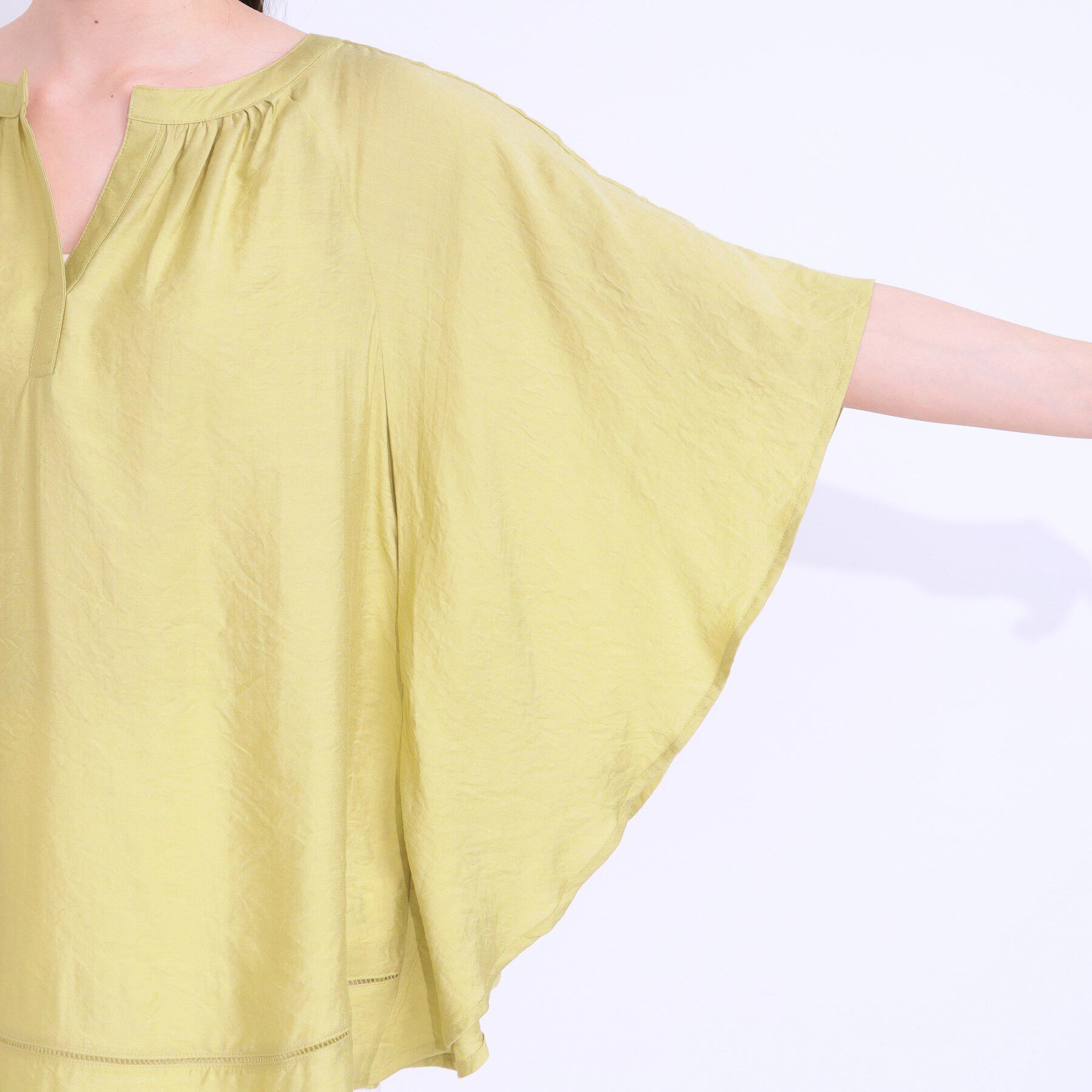 SHOO･LA･RUE「【洗える/ひんやり】涼しく体型カバー お袖フレア ドレープブラウス」|シャツ・ブラウス|