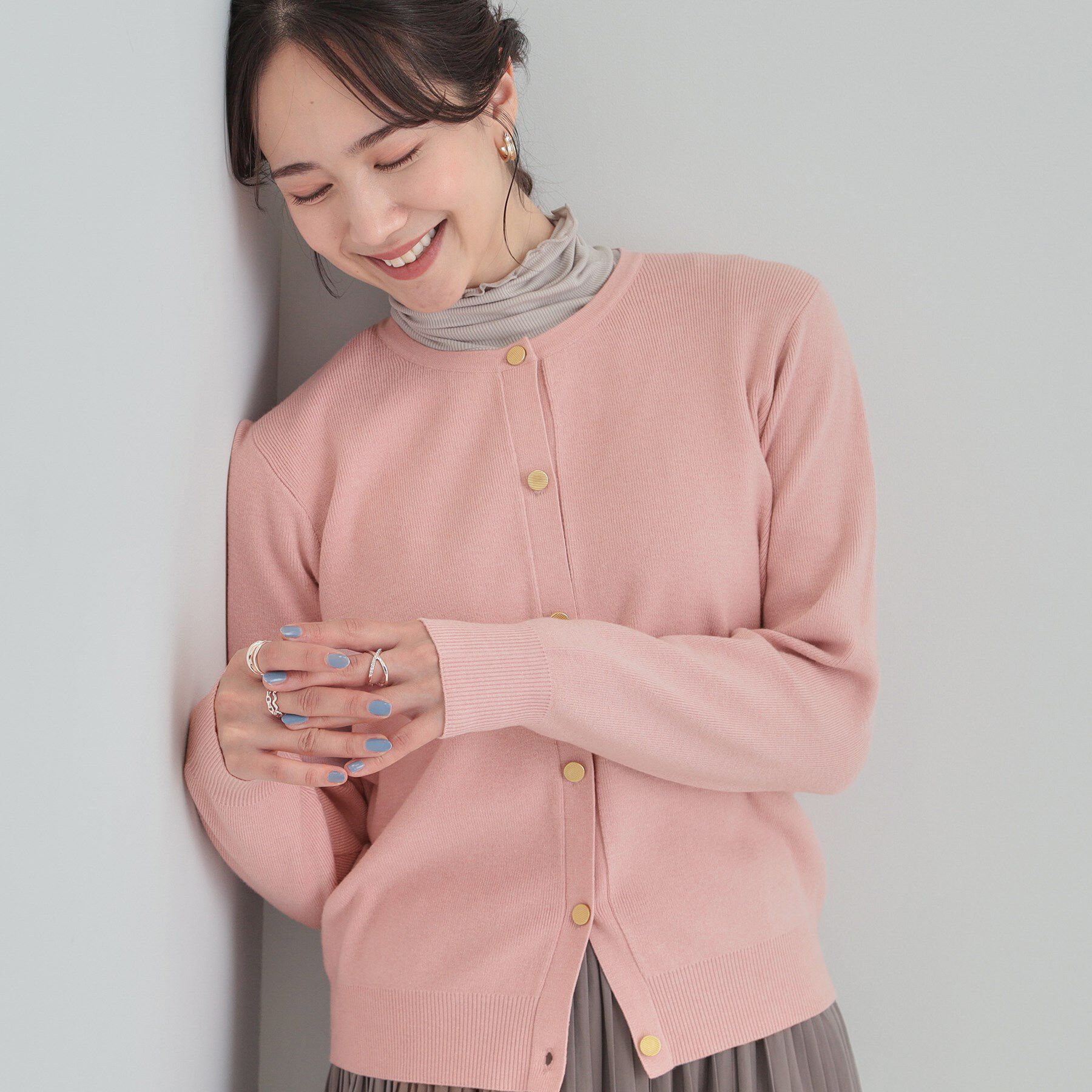 SHOO･LA･RUE「【洗濯機可/S-LL】すっきり見えでやわらかタッチな クルーネックカーディガン」|カーディガン|ピンク(071)