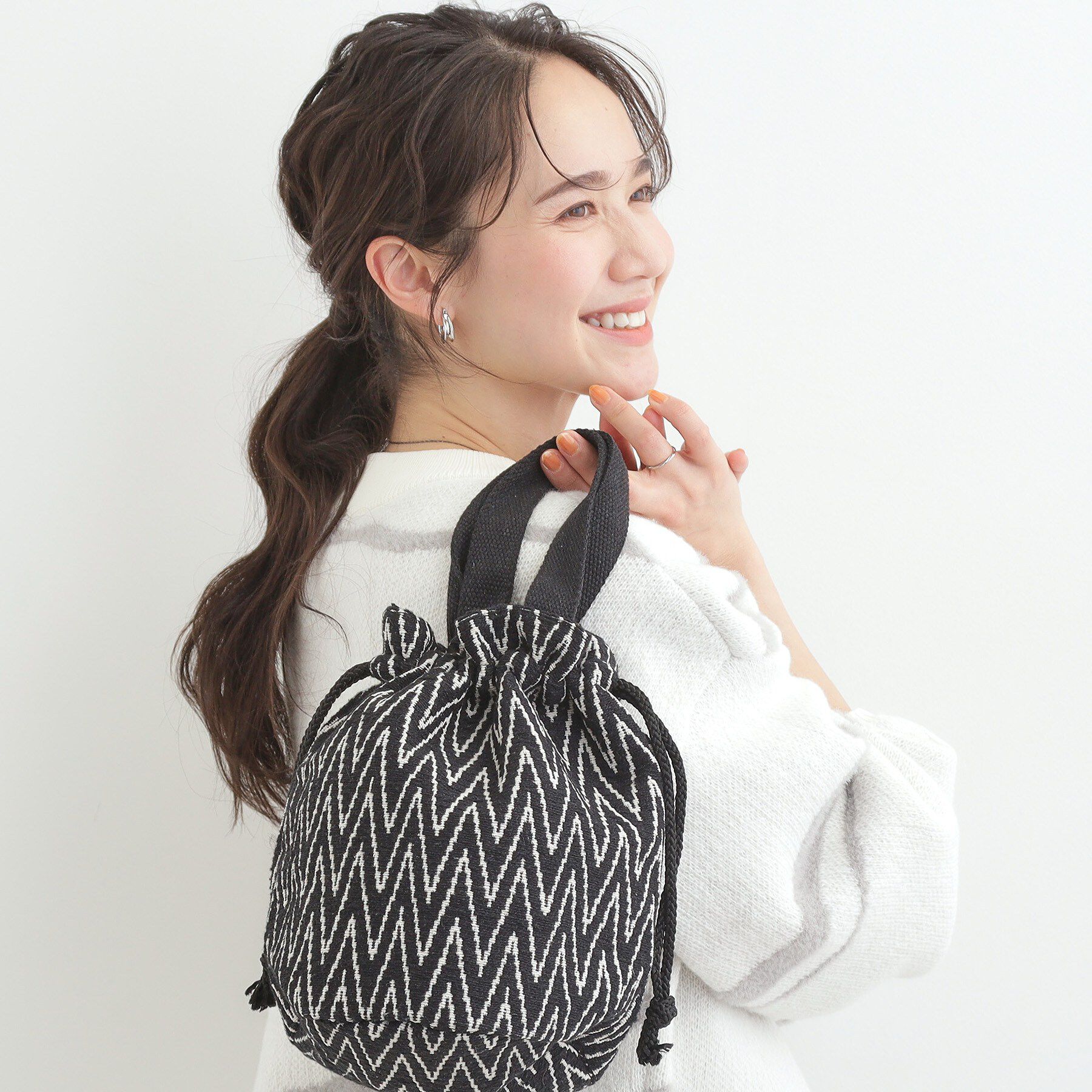 SHOO･LA･RUE「【インド製】ジャカード巾着バッグ」|トートバッグ|ブラック(419)