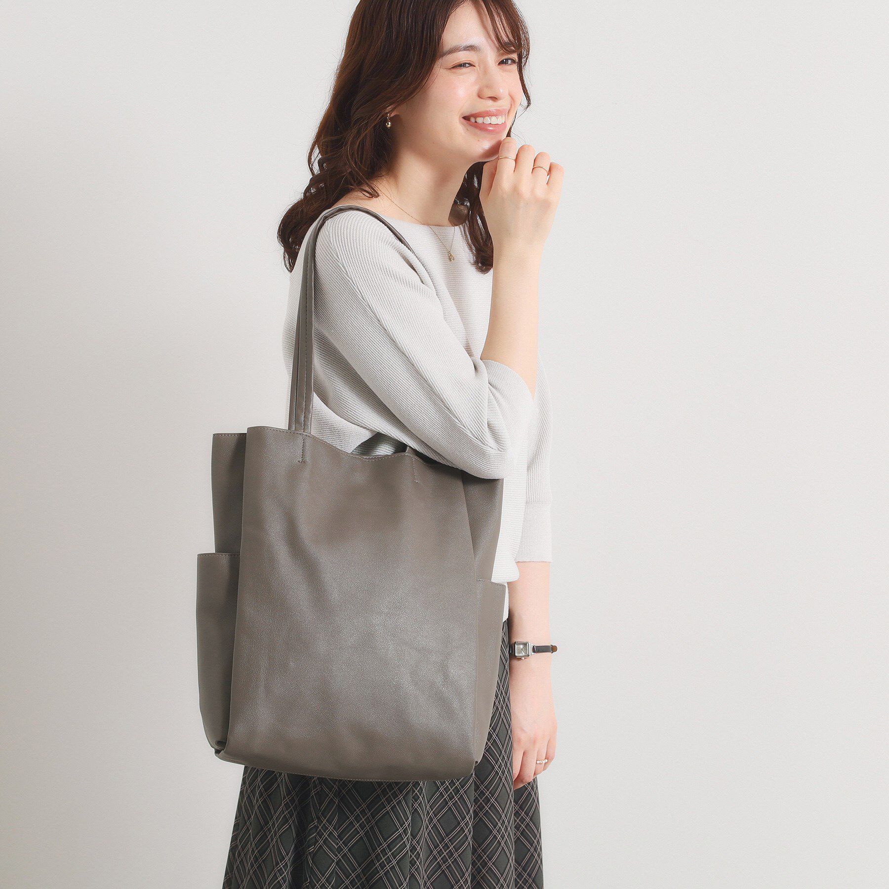 ITS&rsquo;DEMO「【A4対応／8色】収納上手になれるトート」|トートバッグ|