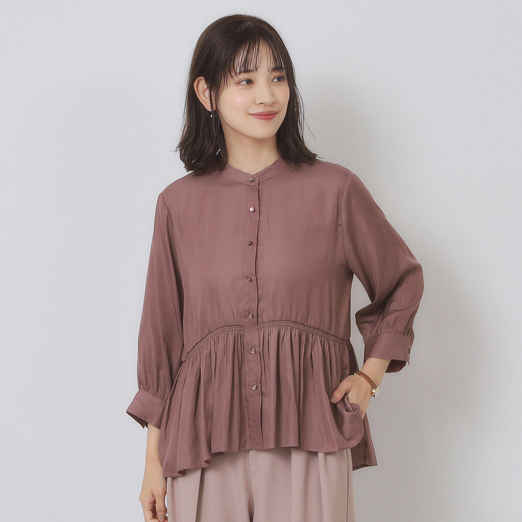 ITS&rsquo;DEMO「【手洗い可】サテンペプラムブラウス」|シャツ・ブラウス|モカブラウン(042