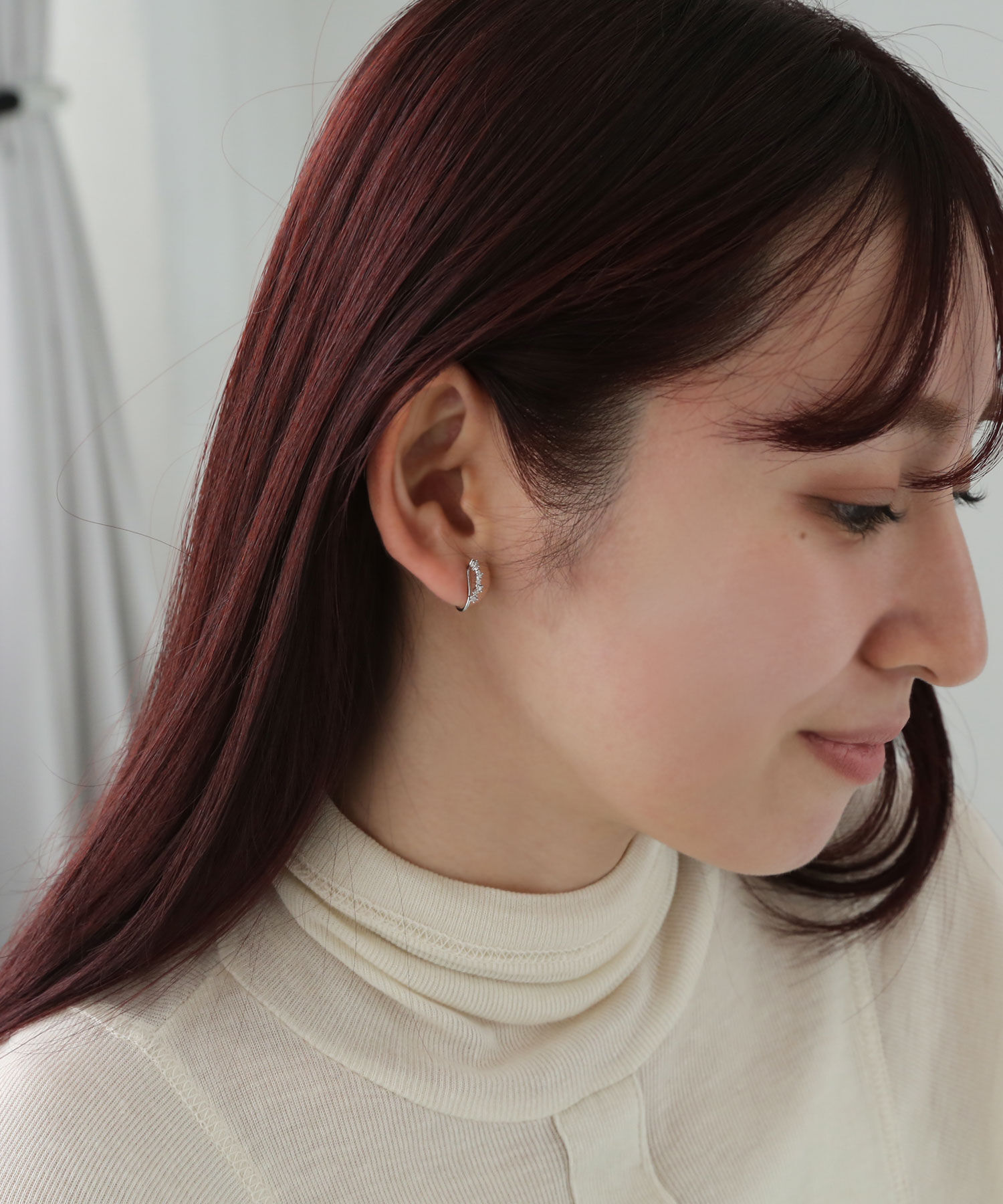  「セミフープ ラインストーン樹脂イヤリング」|イヤリング|