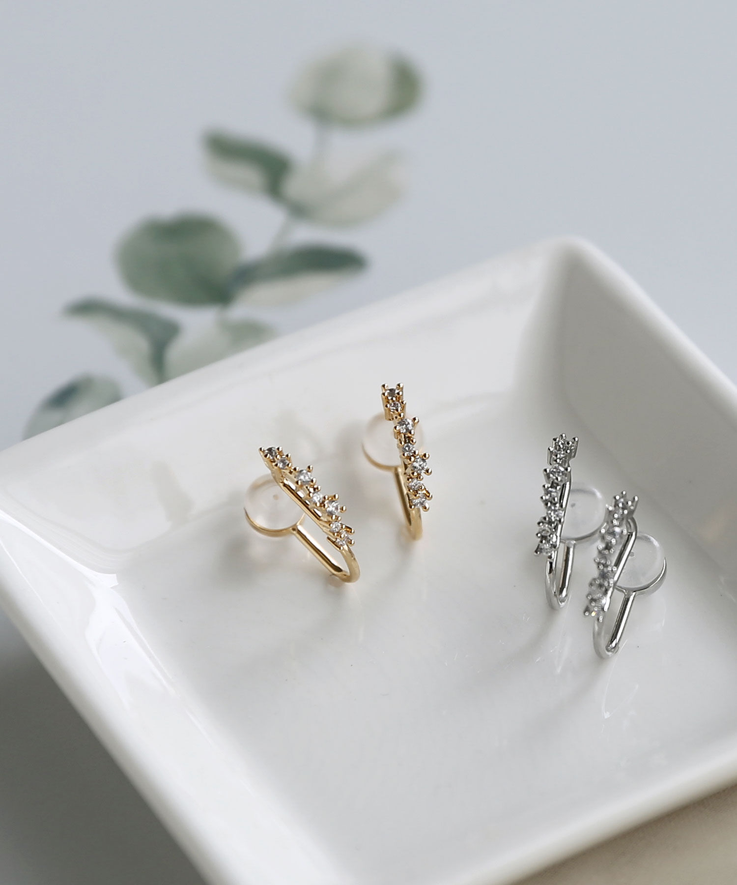  「セミフープ ラインストーン樹脂イヤリング」|イヤリング|