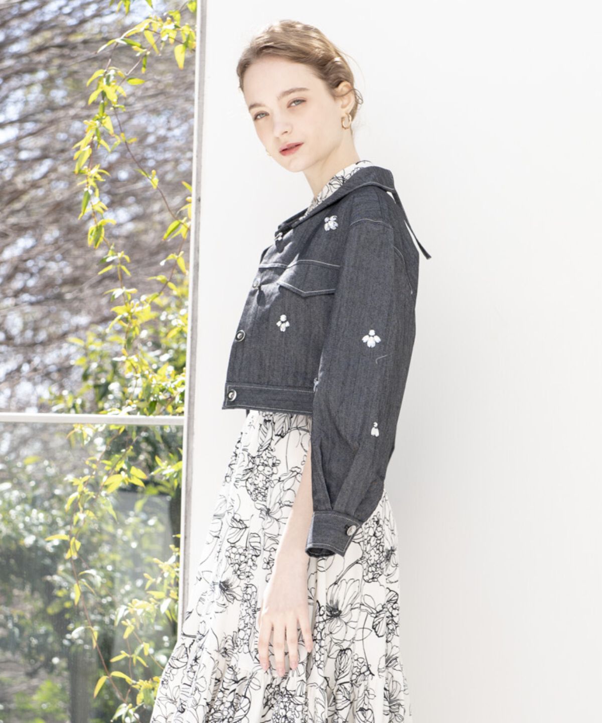 アンドクチュール「ビジュー付きデニムジャケット」|デニムジャケット|