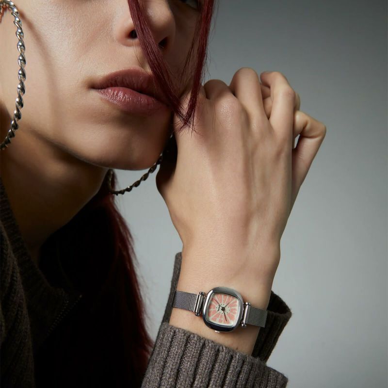 KOMONO「〈KOMONO(ｺﾓﾉ)〉ﾏﾆｰﾍﾟﾆｰ ﾌﾗﾜｰﾛﾜｲﾔﾙ ｼﾙﾊﾞｰﾌﾞﾗｯｼｭ」|腕時計|