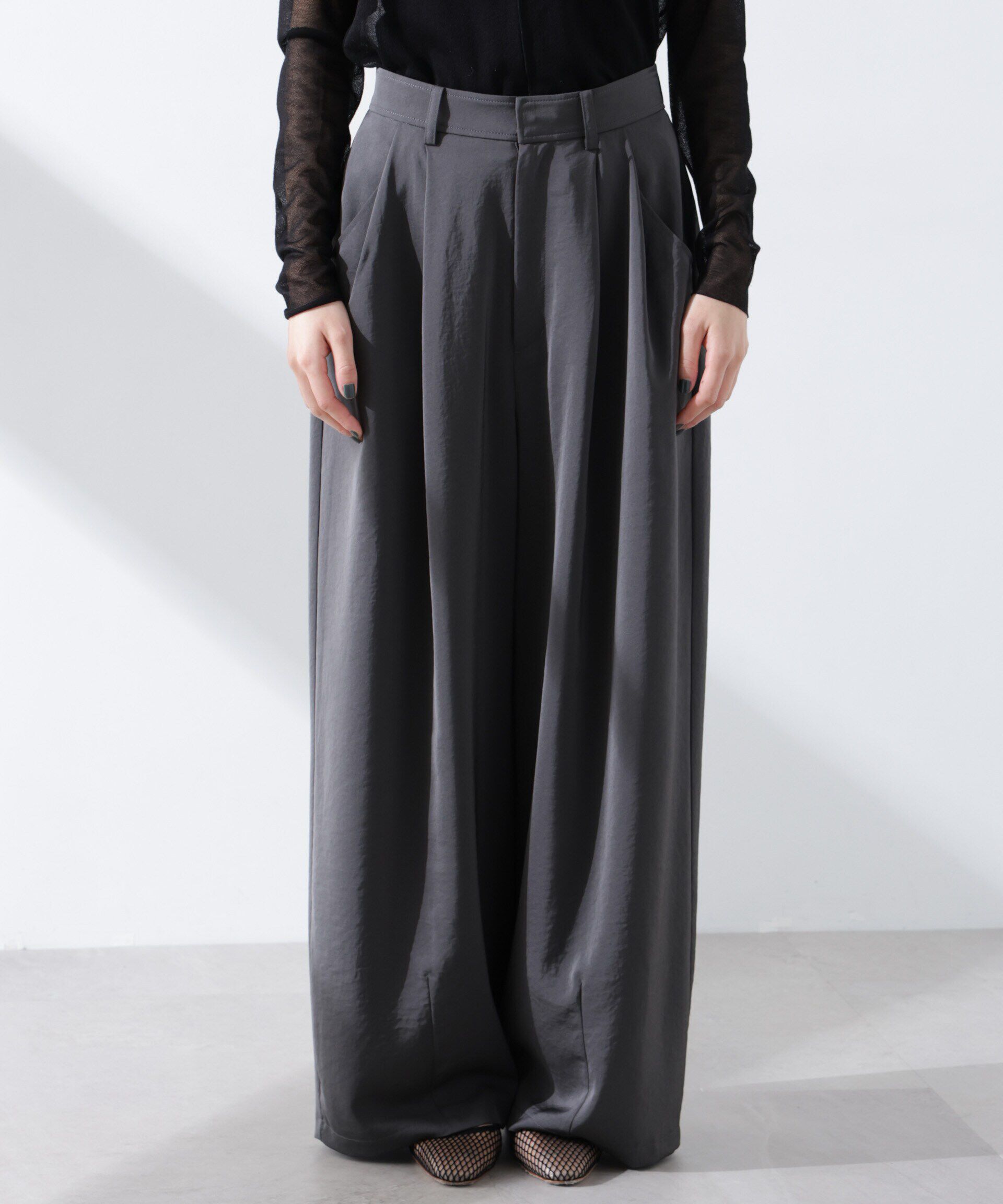 nano･universe「ダルサテンカーブタックパンツ」|チノ|