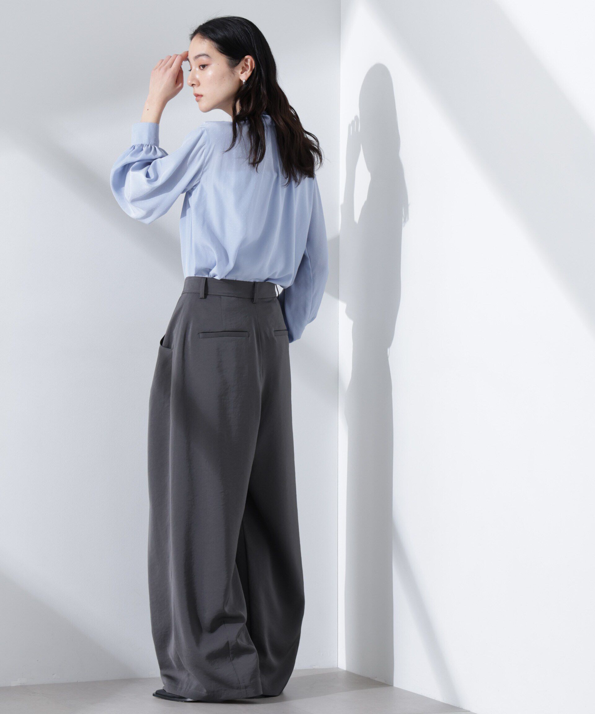 nano･universe「ダルサテンカーブタックパンツ」|チノ|