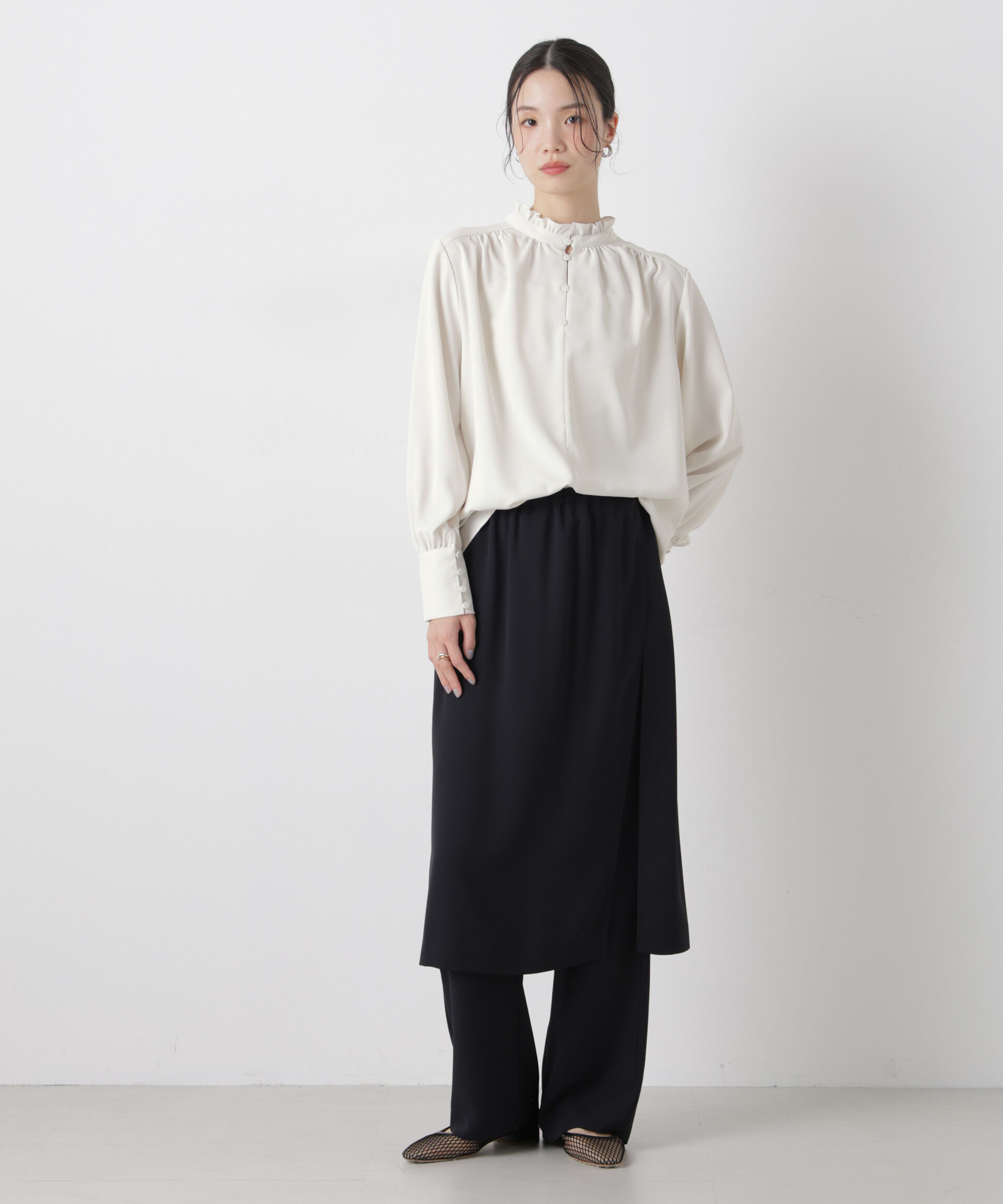 nano･universe「前後2wayスタンドカラーギャザーブラウス」|シャツ・ブラウス|