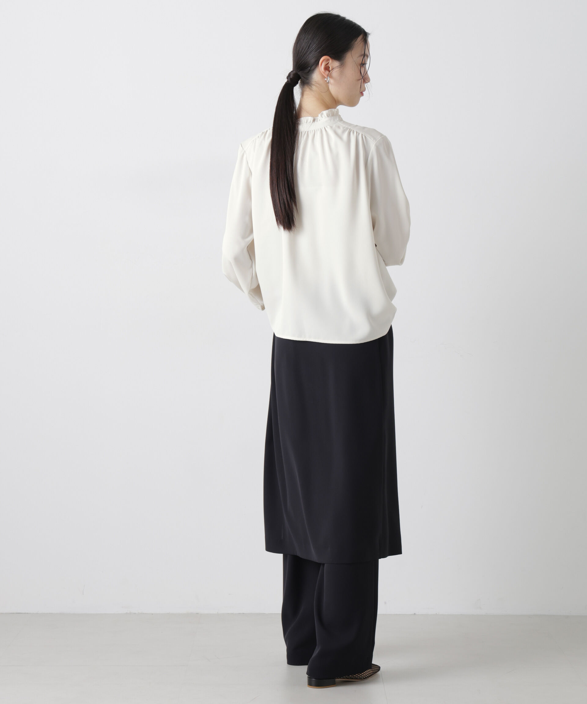 nano･universe「前後2wayスタンドカラーギャザーブラウス」|シャツ・ブラウス|