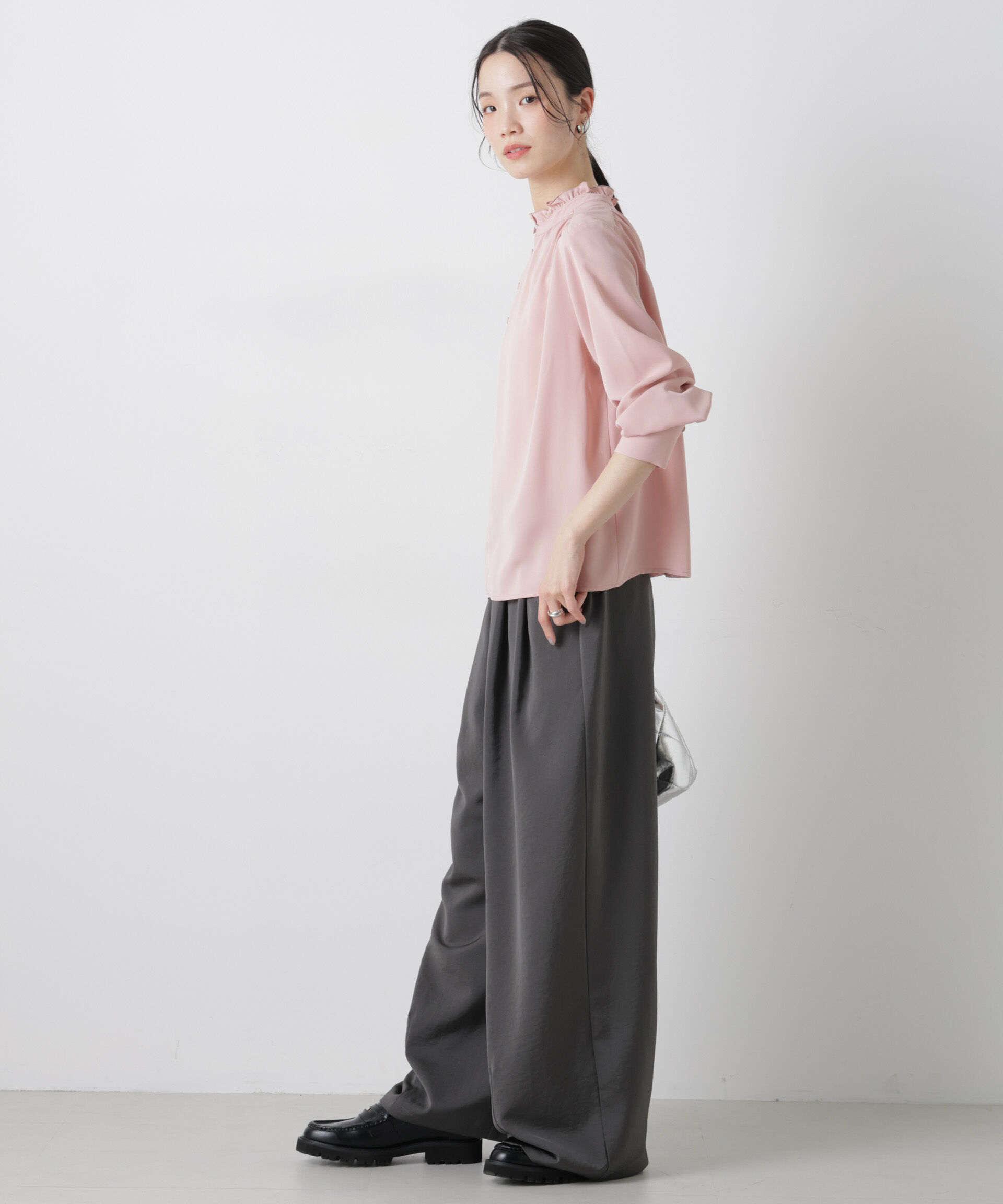 nano･universe「前後2wayスタンドカラーギャザーブラウス」|シャツ・ブラウス|