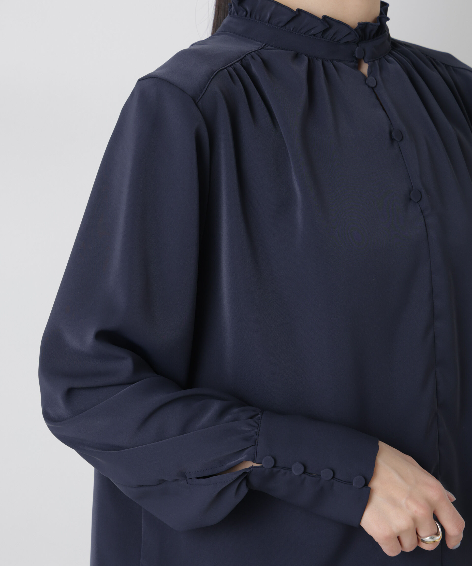 nano･universe「前後2wayスタンドカラーギャザーブラウス」|シャツ・ブラウス|