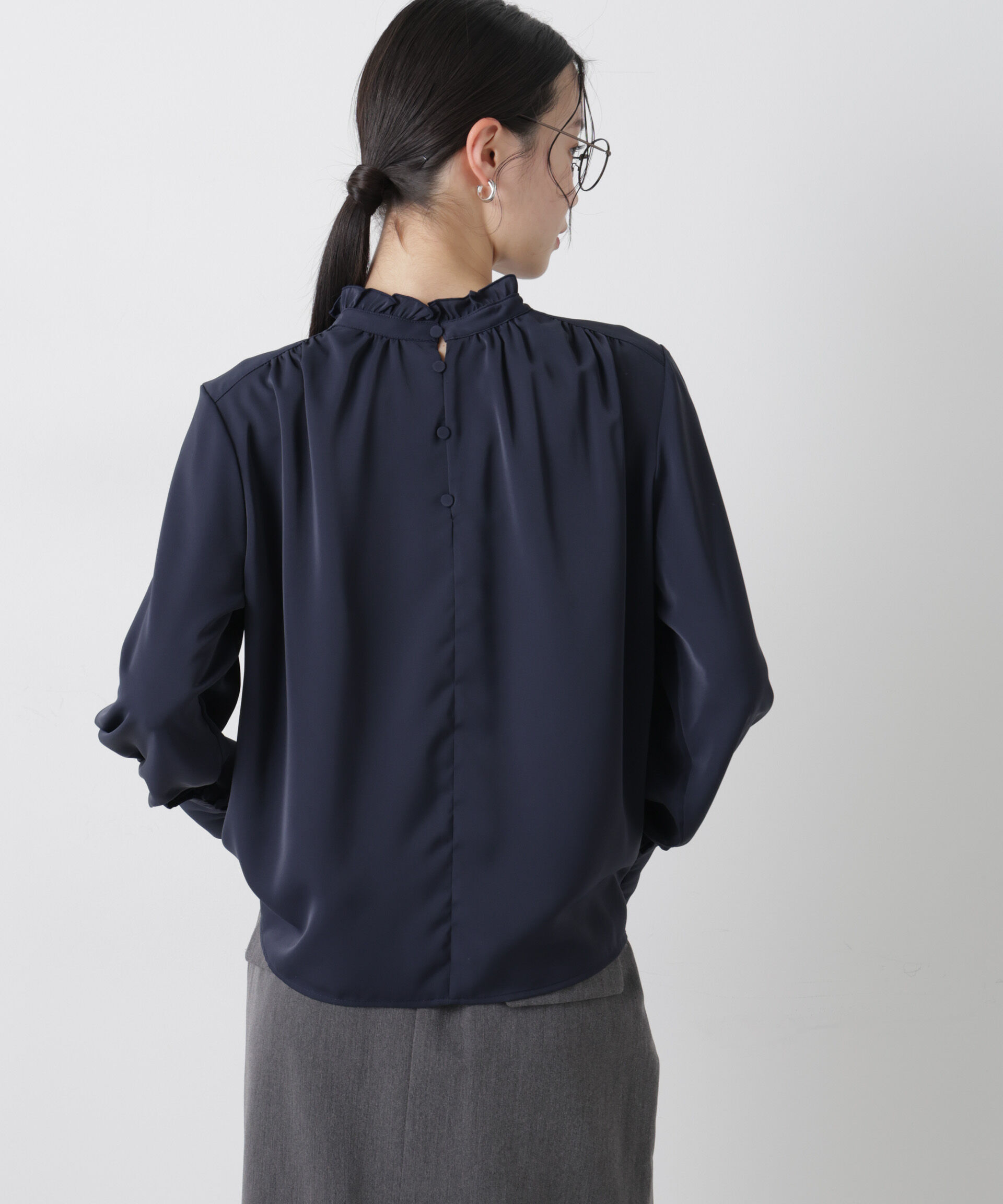 nano･universe「前後2wayスタンドカラーギャザーブラウス」|シャツ・ブラウス|