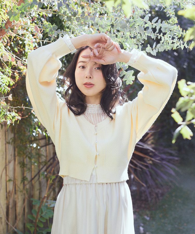 earth music&ecology「パールボタンショートニットカーディガン」|カーディガン|