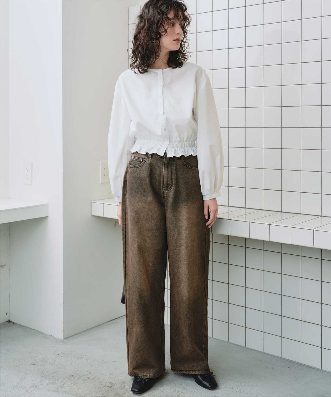 titivate「クルーネック裾シャーリングブラウス」|シャツ・ブラウス|