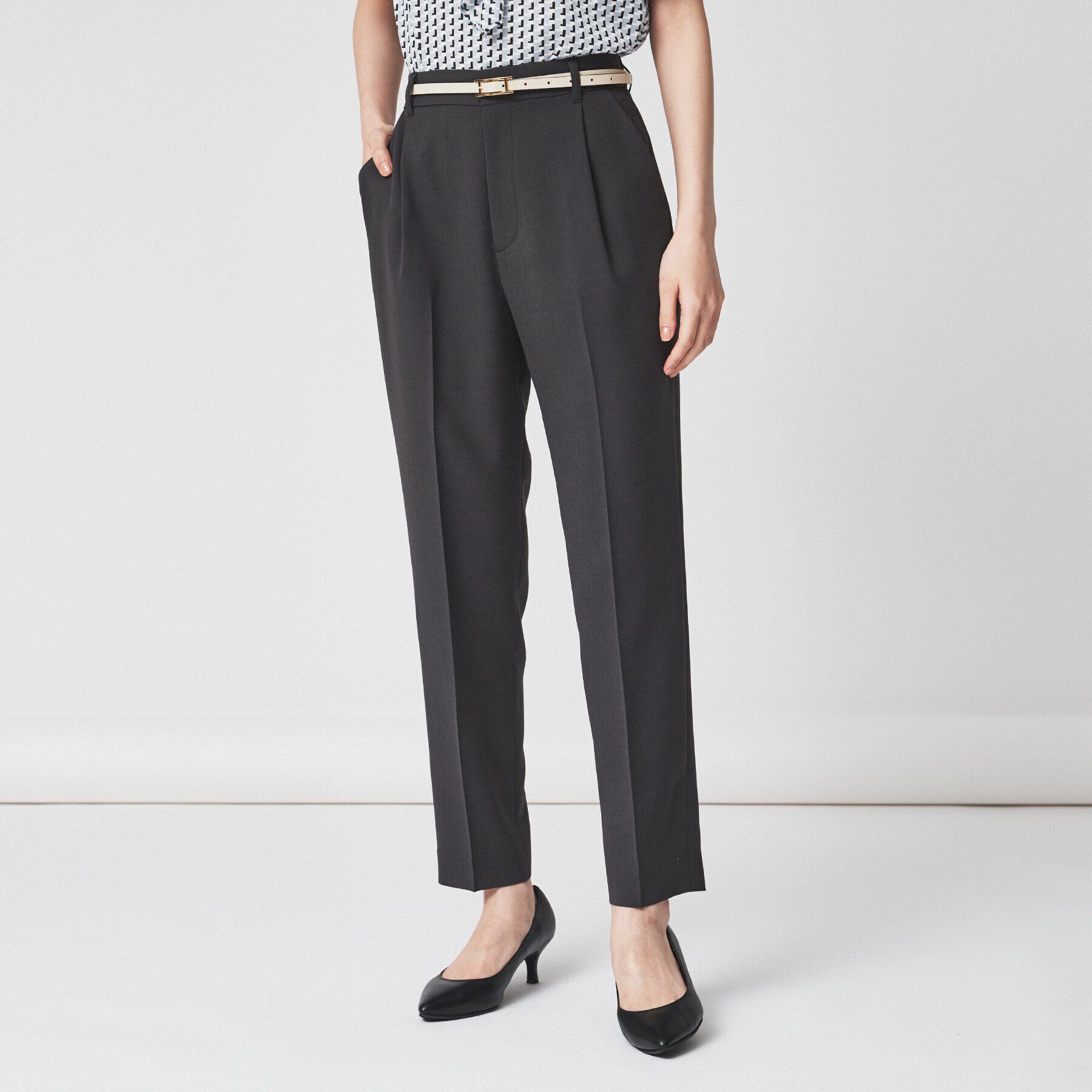 UNTITLED「【通勤スーツ/入卒/セレモニー】ライトウェイト テーパードパンツ」|その他|