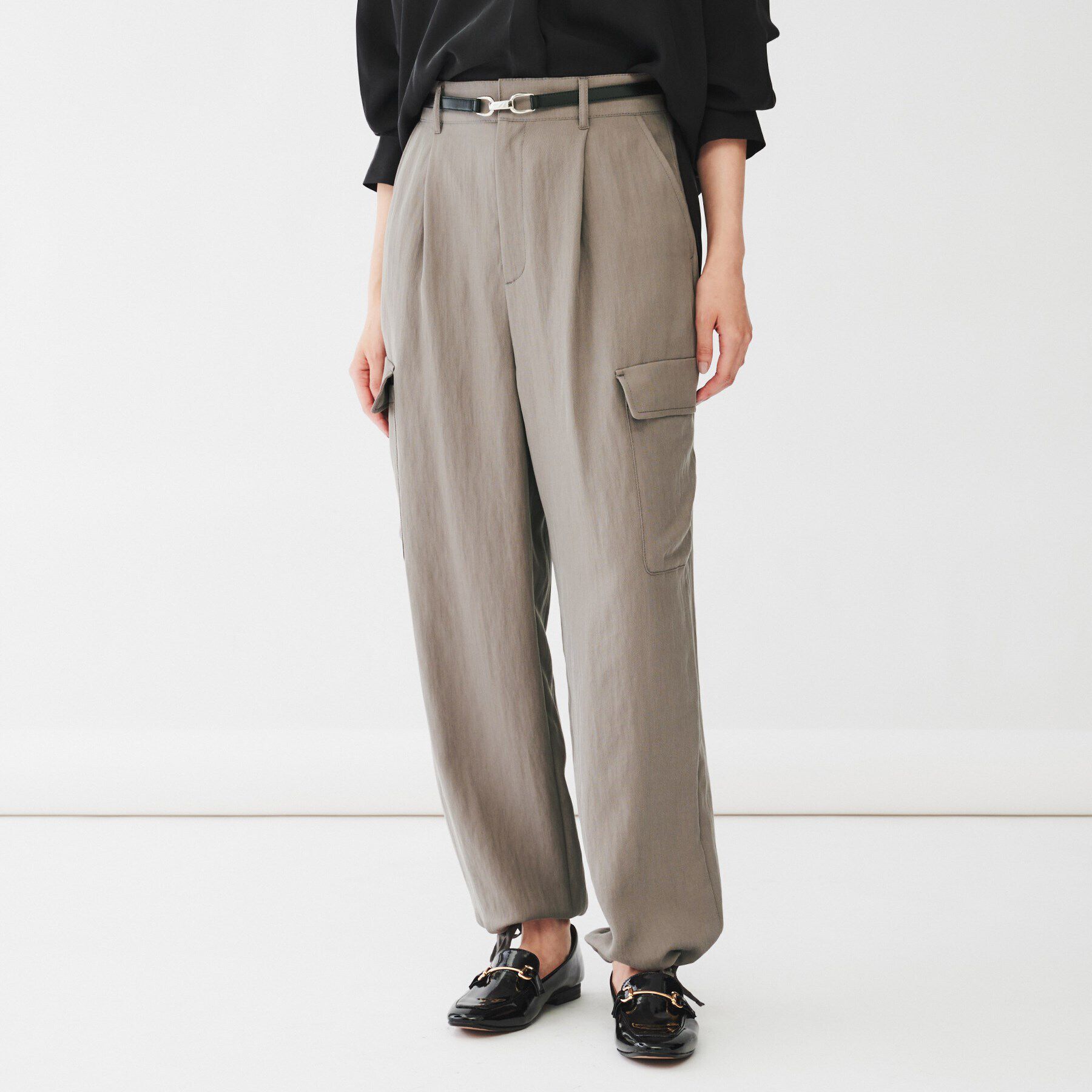 UNTITLED「【パウダータッチ/薄手】大人カーゴパンツ」|その他|チャコールグレー(0