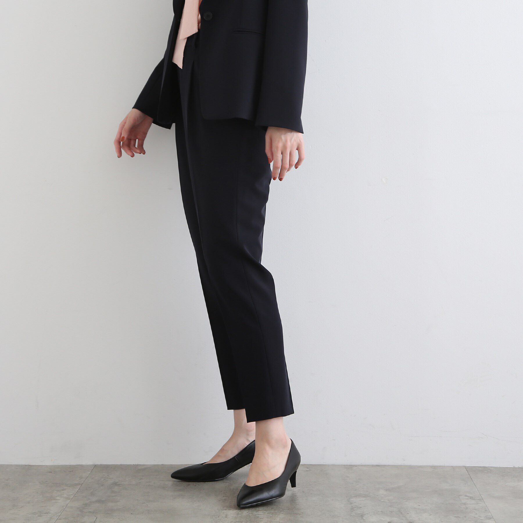 INDIVI「【洗える/UVケア/エコ/日本製】ストレッチ タックテーパードパンツ」|スーツ|