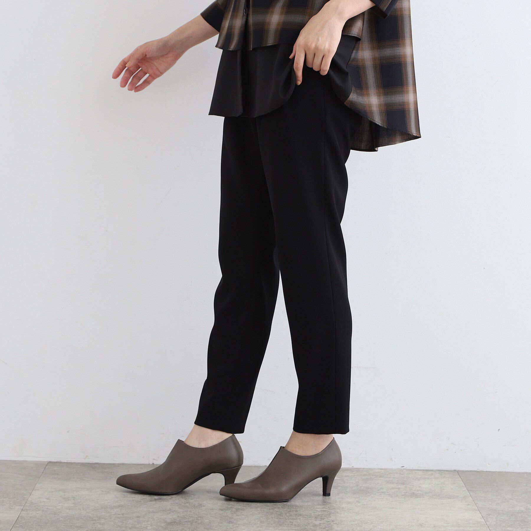 INDIVI「【褒められパンツ／高ストレッチ／ウエストゴム】タックテーパードパンツ」|その他|