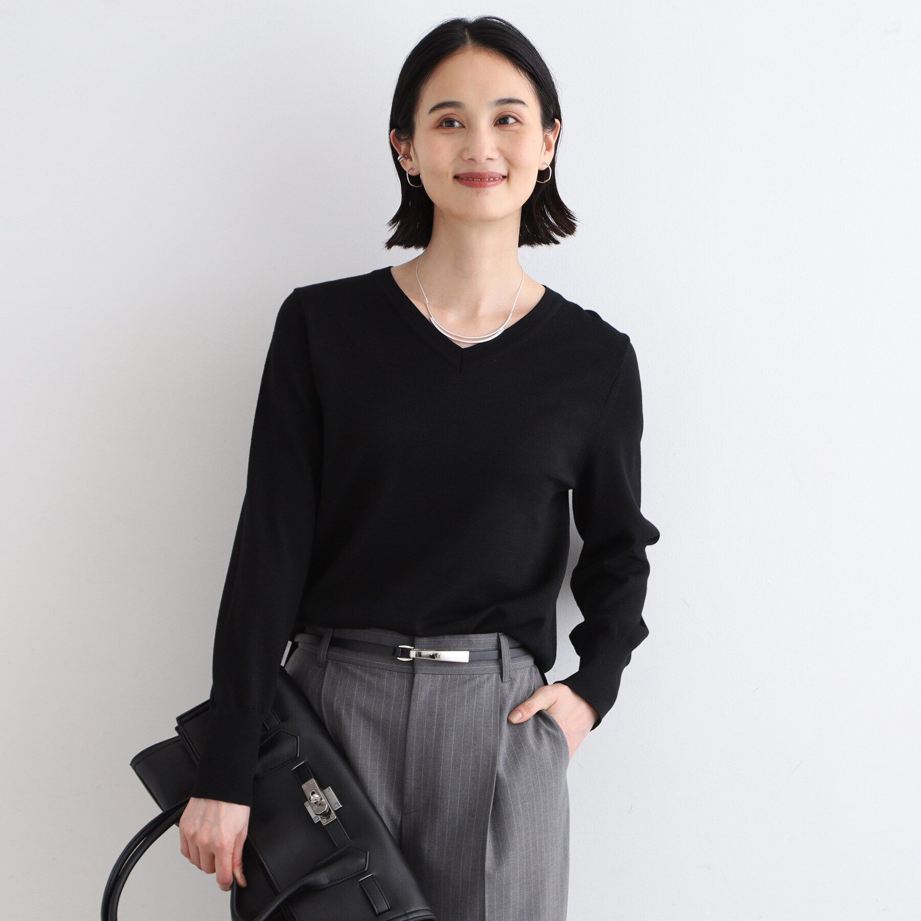 INDIVI「【ウール100%】エクストラファインメリノ Vネックニット」|ニット・セーター|ブラック(019)