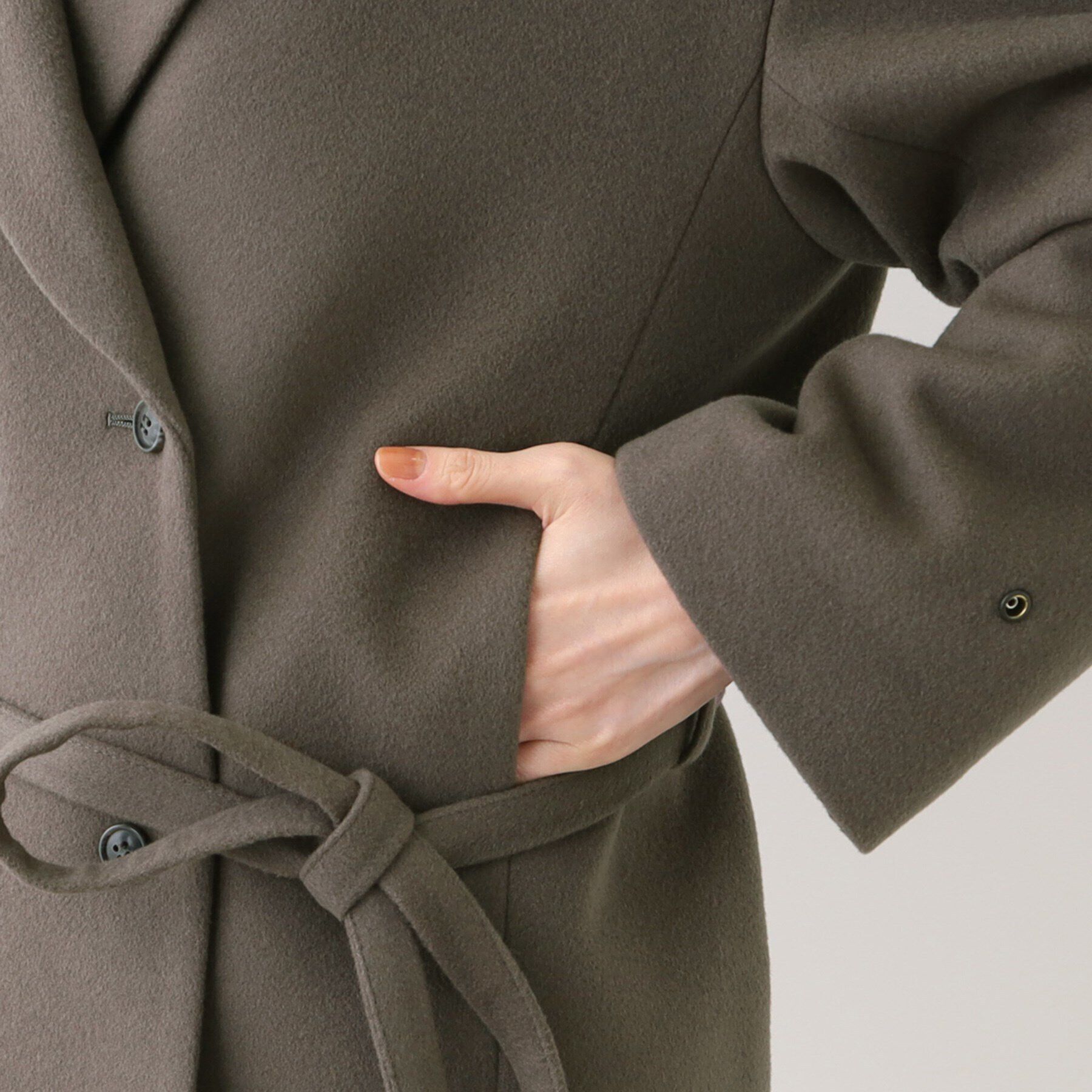 INDIVI「【日本製】ベルト付フォルムショートコート」|ピーコート|