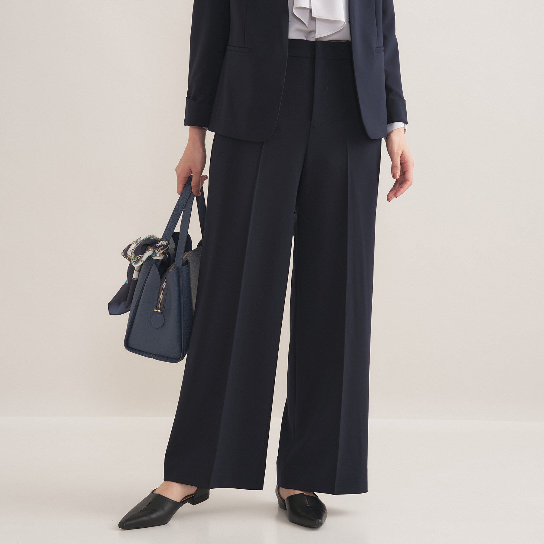 INDIVI「【通勤スーツ／洗える】ストレッチワイドパンツ」|スーツ|ネイビー(094)