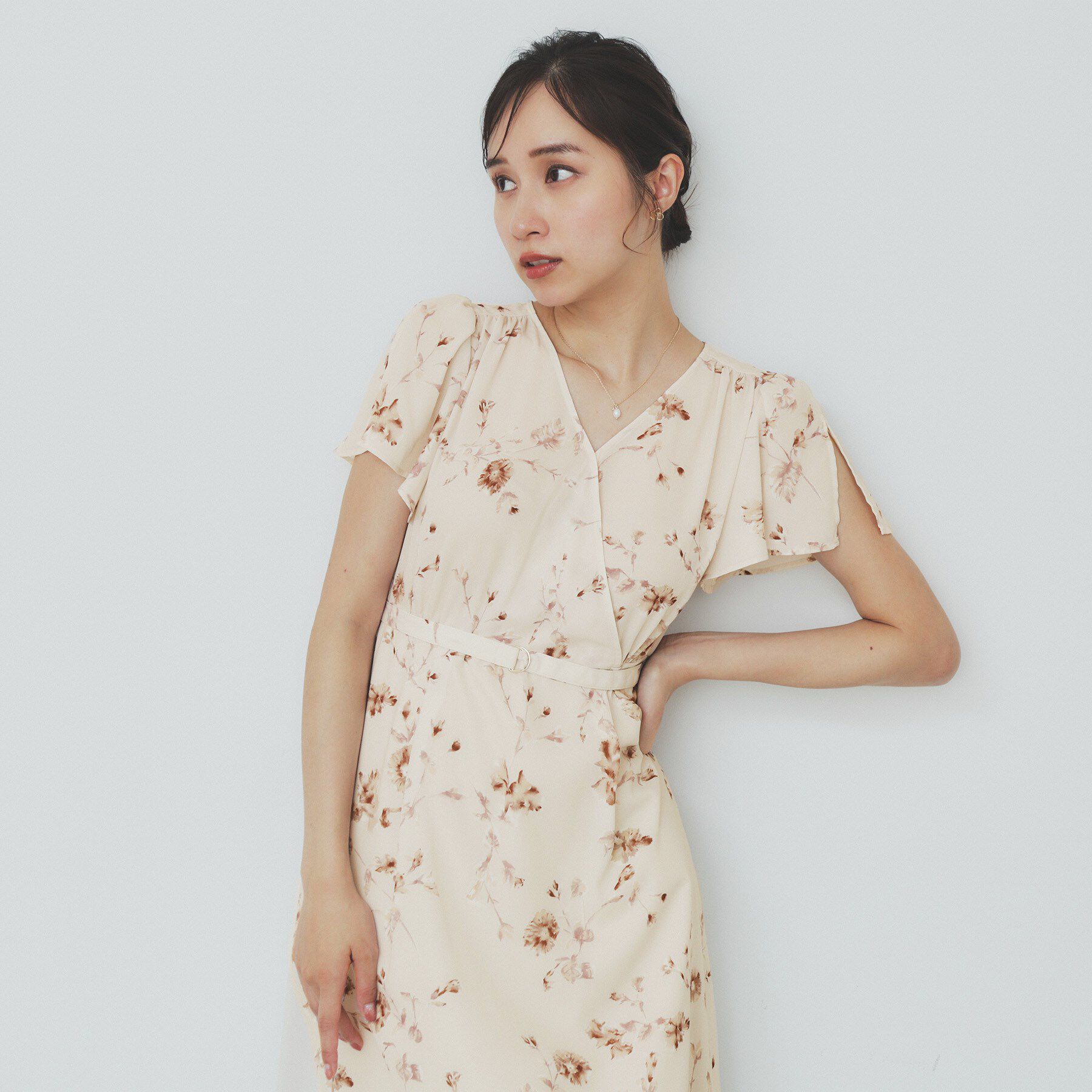index「カシュクールフラワーワンピース【洗濯機洗い可】」|ワンピース|ライトベージュ(15